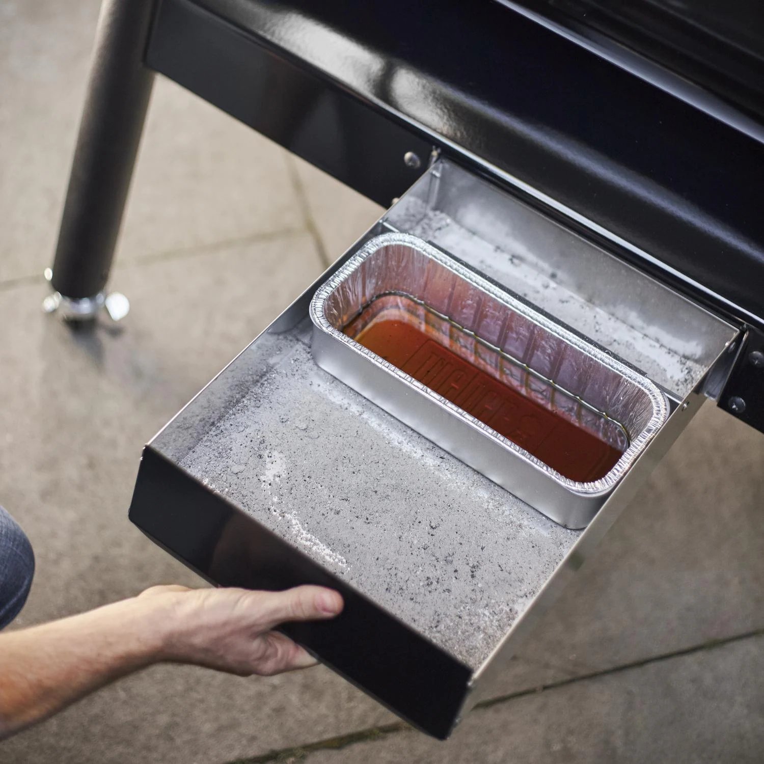 Weber SmokeFire EX4 Gen 2 24-Inch Wi-Fi Enabled Wood Fired Pellet Grill - 22510201