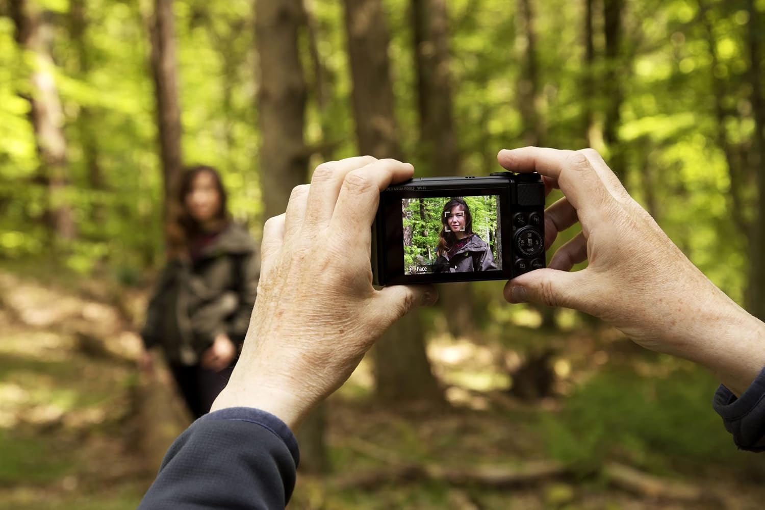 Canon SX740 HS PowerShot Digital Camera Black - Practical Compact Camera with 4K Resolution and Hybrid Autofocus - Canon Powershot Camera with 40x Optical Zoom - Auto Transfer via WLAN and Bluetooth