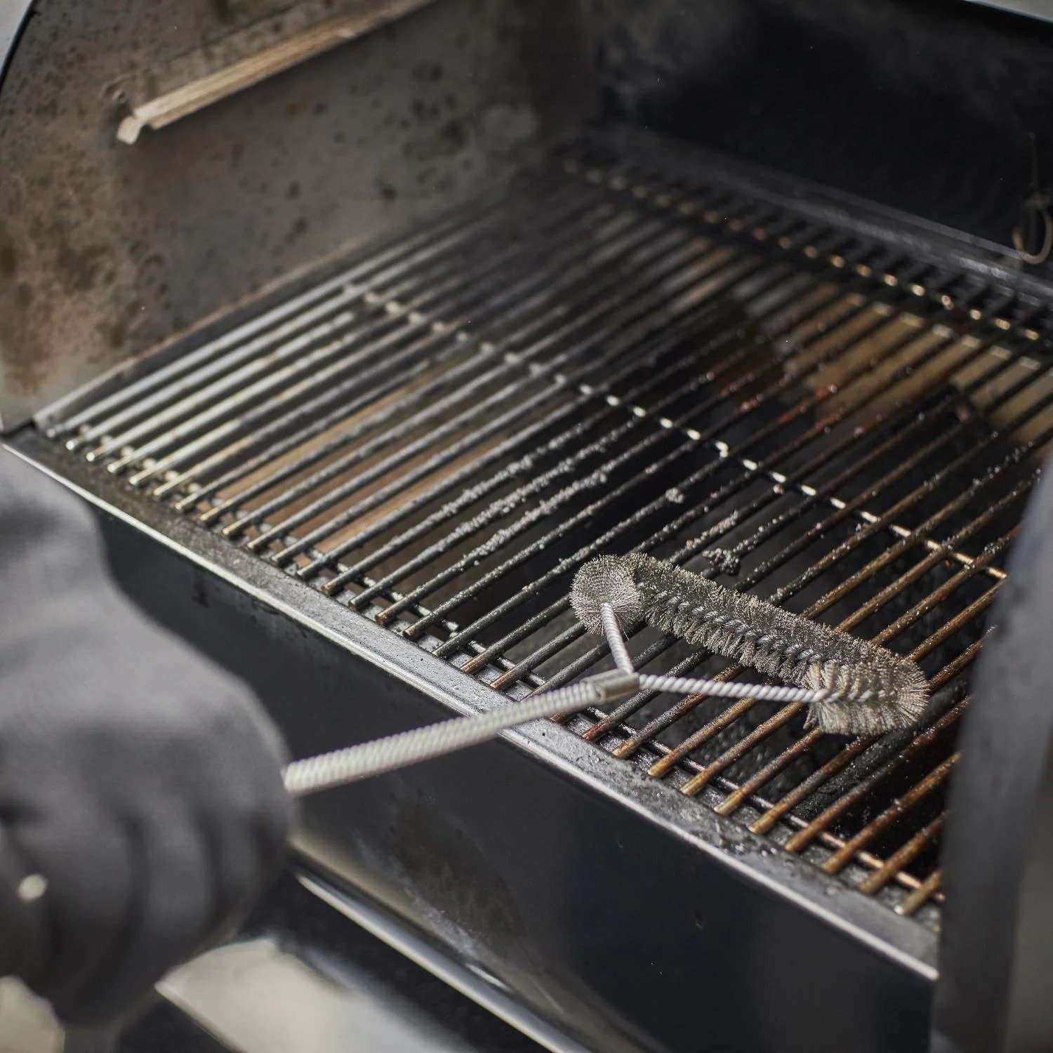 Weber SmokeFire EX4 Gen 2 24-Inch Wi-Fi Enabled Wood Fired Pellet Grill - 22510201