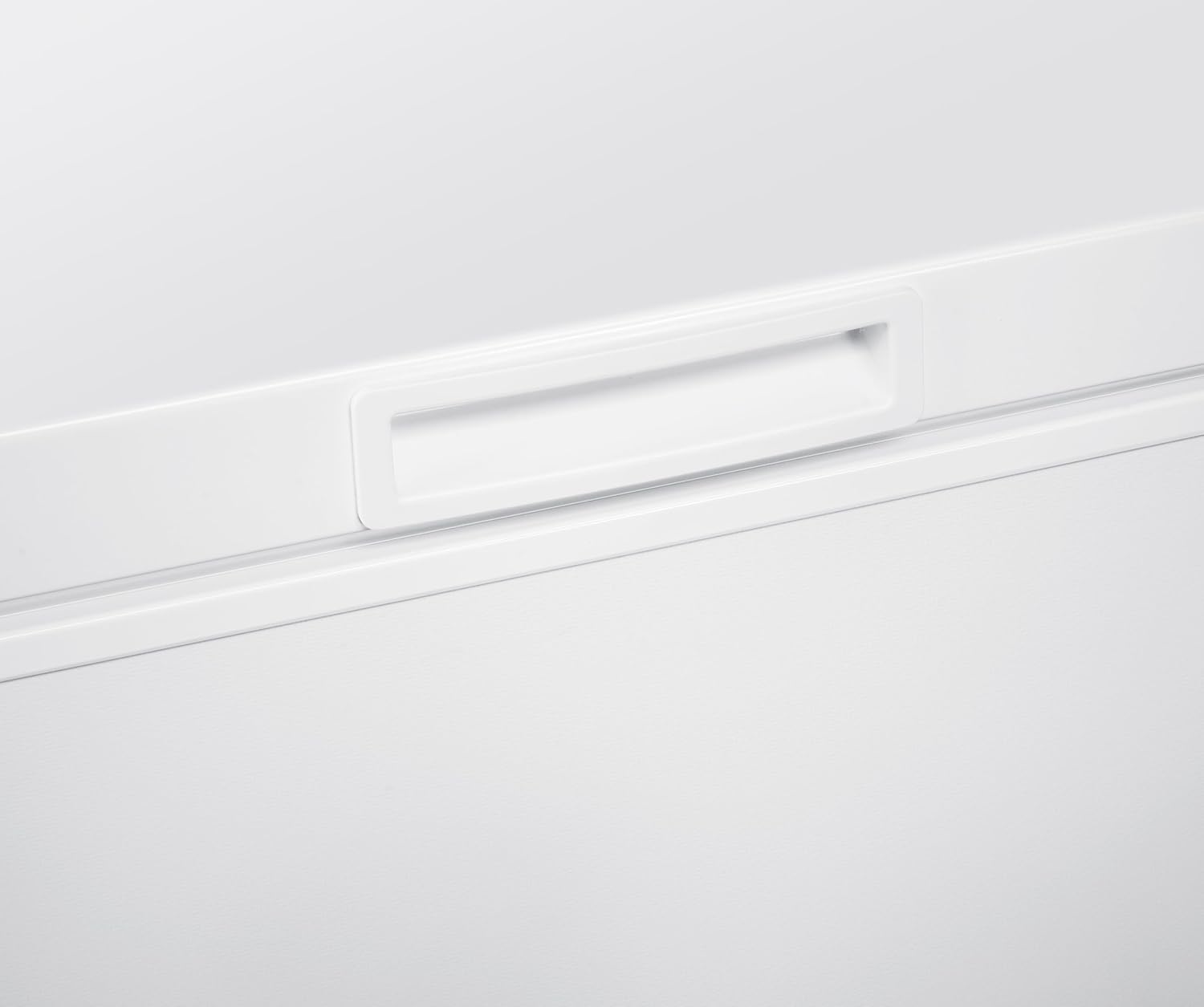 Beko CF316EWN Freezer, Freezer, 308 L Usable Volume, 1 Freezer Basket, Temperature Alarm, Transport Wheels, LED Display System, 40 db(A), Can be Used in Unheated Rooms, White [Energy Class E]