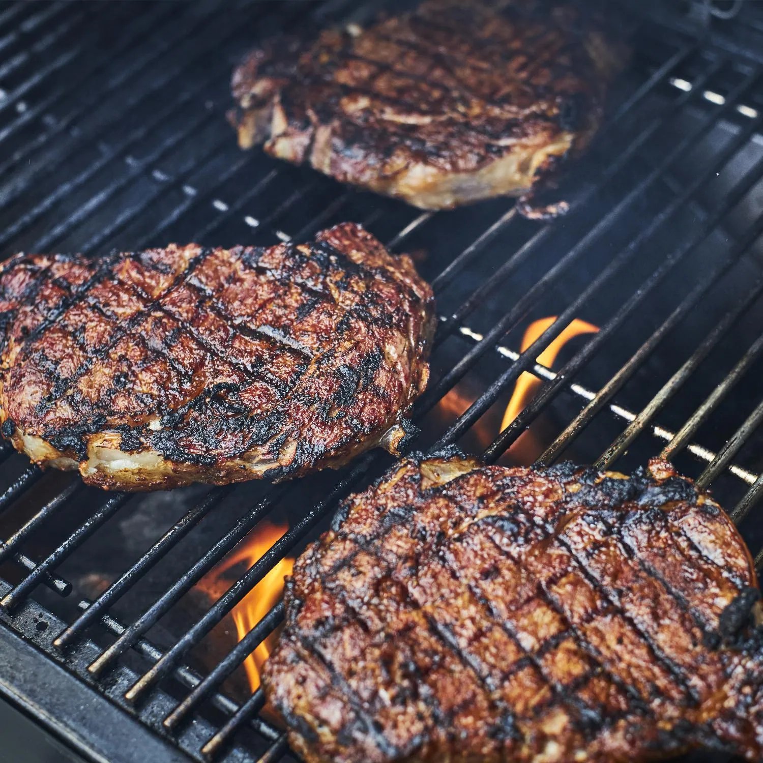 Weber SmokeFire EX4 Gen 2 24-Inch Wi-Fi Enabled Wood Fired Pellet Grill - 22510201