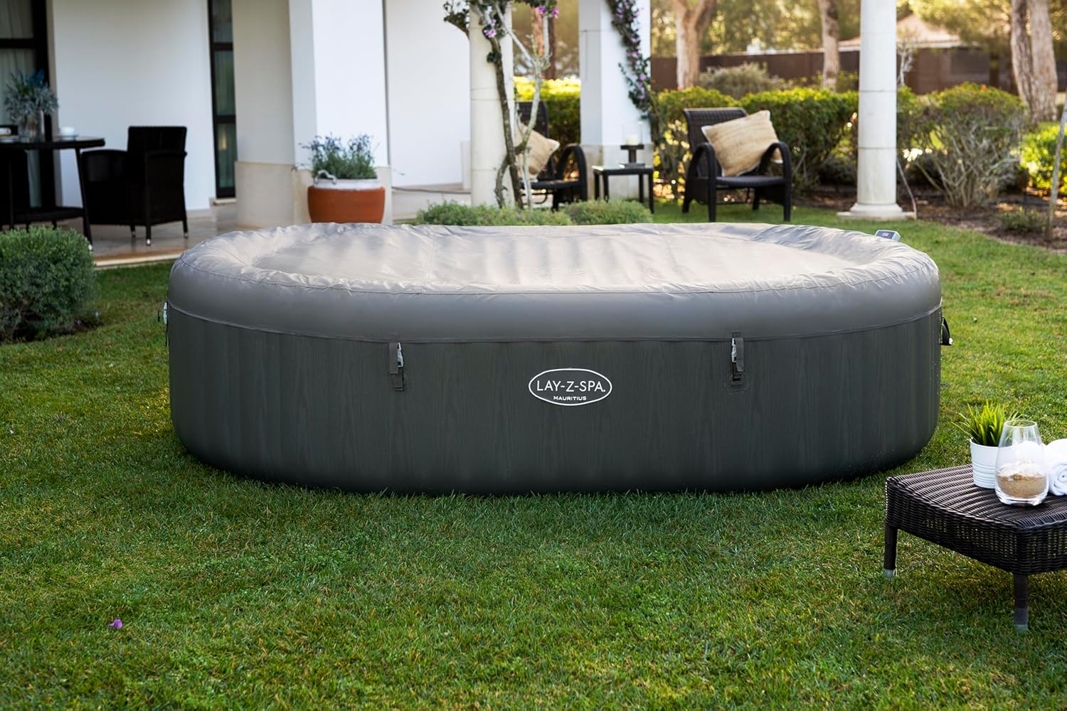 Bestway® LAY-Z-SPA XXL WLAN Whirlpool Mauritius AirJet 270 x 180 x 71 cm Oval