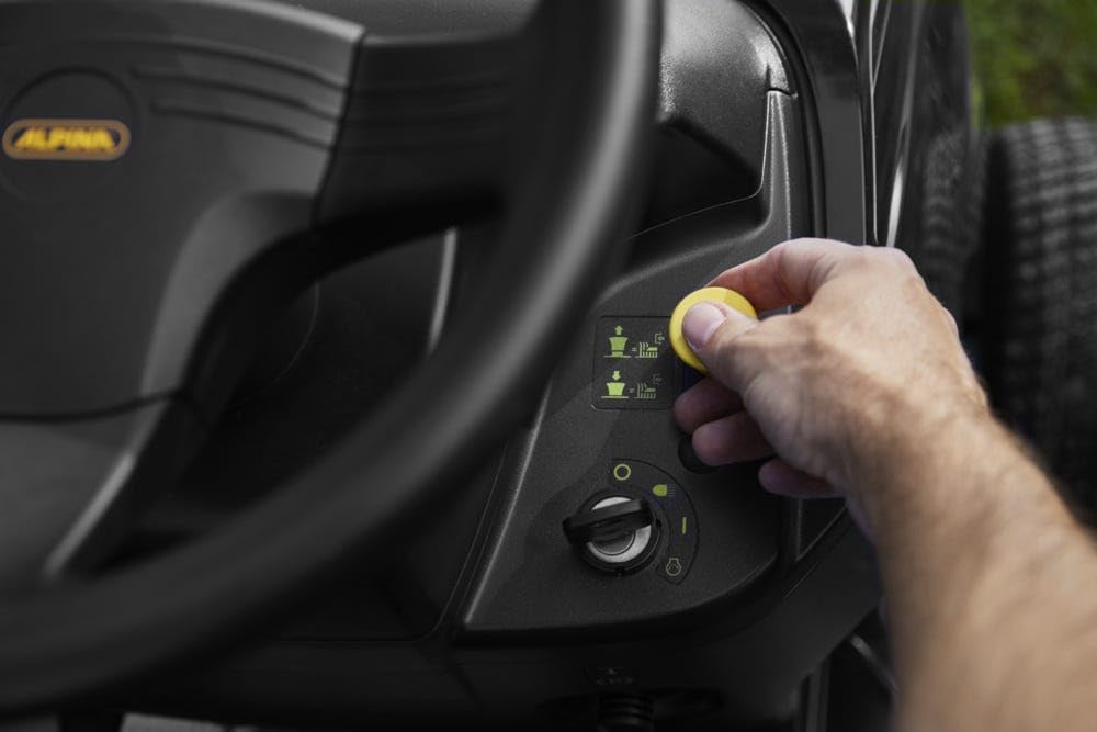 Alpina AT3 98 A Lawn Tractor - 98cm cutting deck, 352cc OHV engine, side discharge, 7 cutting heights