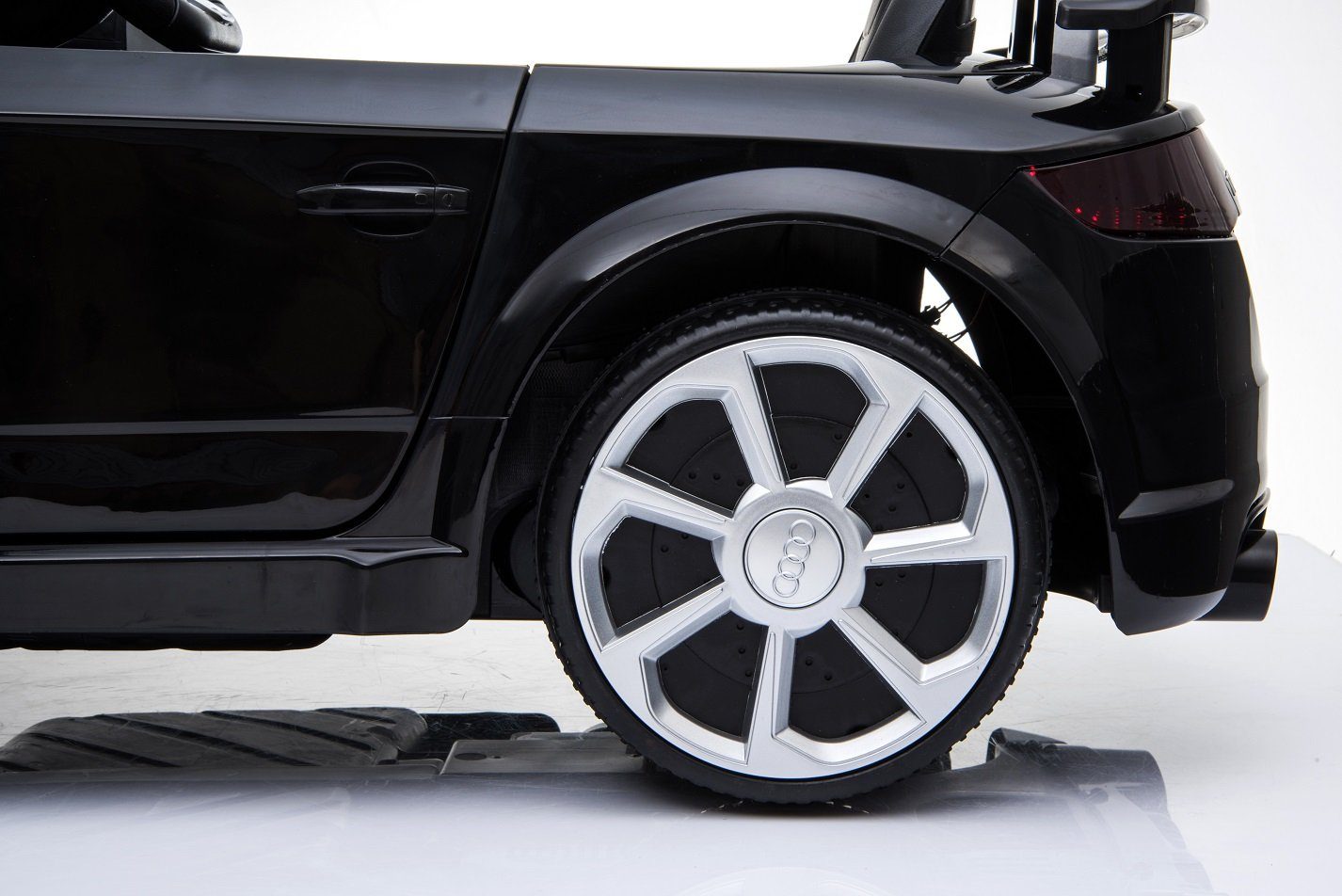 Toys Store Elektro-Kinderauto Kinder Elektro Audi Tt Rs Cabrio mit Fernbedienung Usb und Mp3 2x30W, Belastbarkeit 35 kg