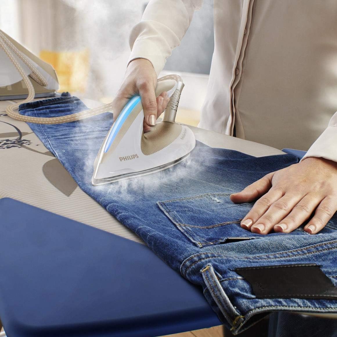 Philips PerfectCare Elite Dampfbügelstation – 7,2 Bar Druck, Dampfstoß bis zu 490 g, 1,8 l Abnehmbarer Wasserbehälter, Ultimative Faltenentfernung, Ultraleichtes Bügeleisen (GC9642/60)