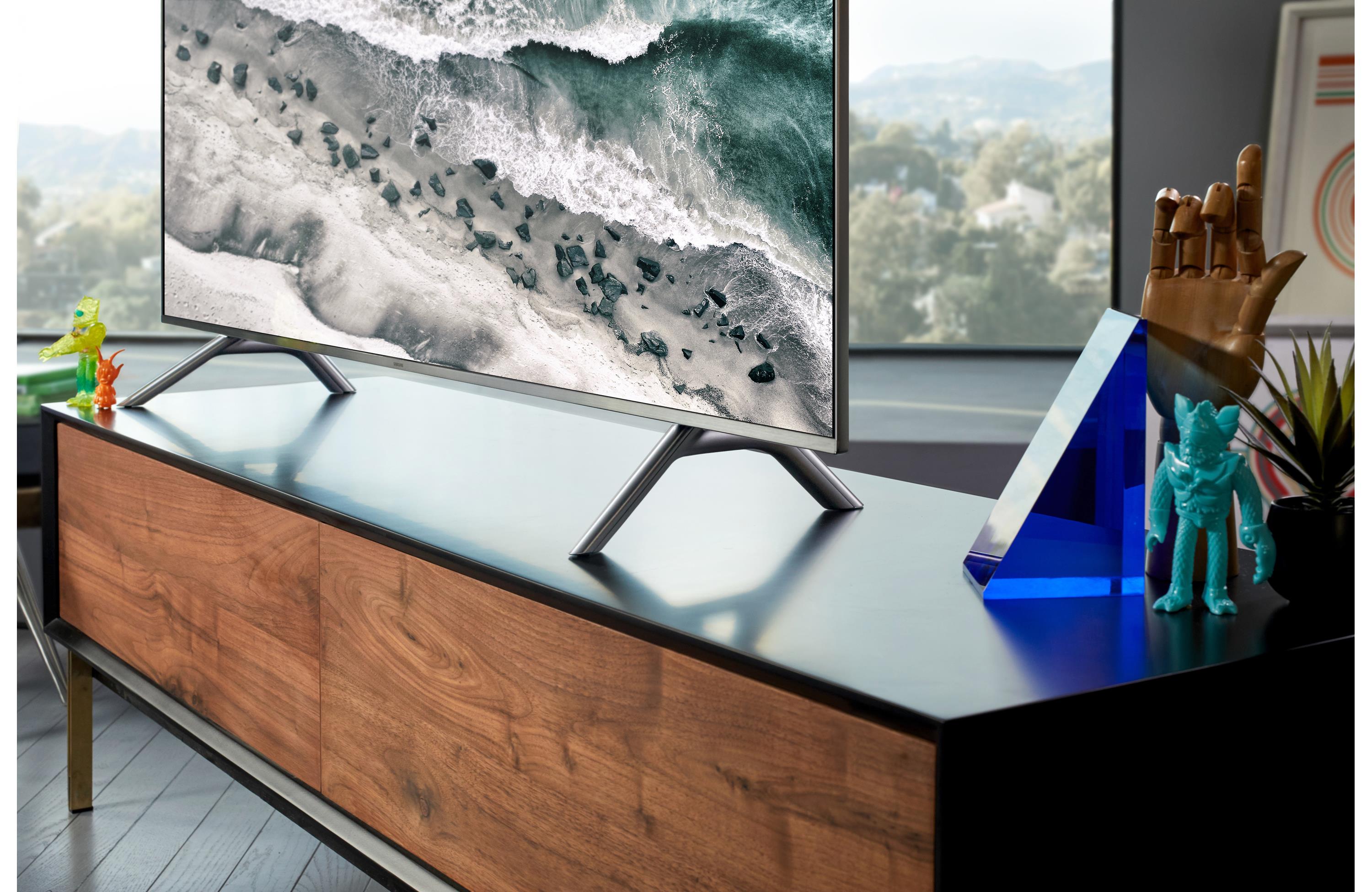 Samsung  82 Smart QLED 4K Ultra HD TV with HDR QN82Q6FN