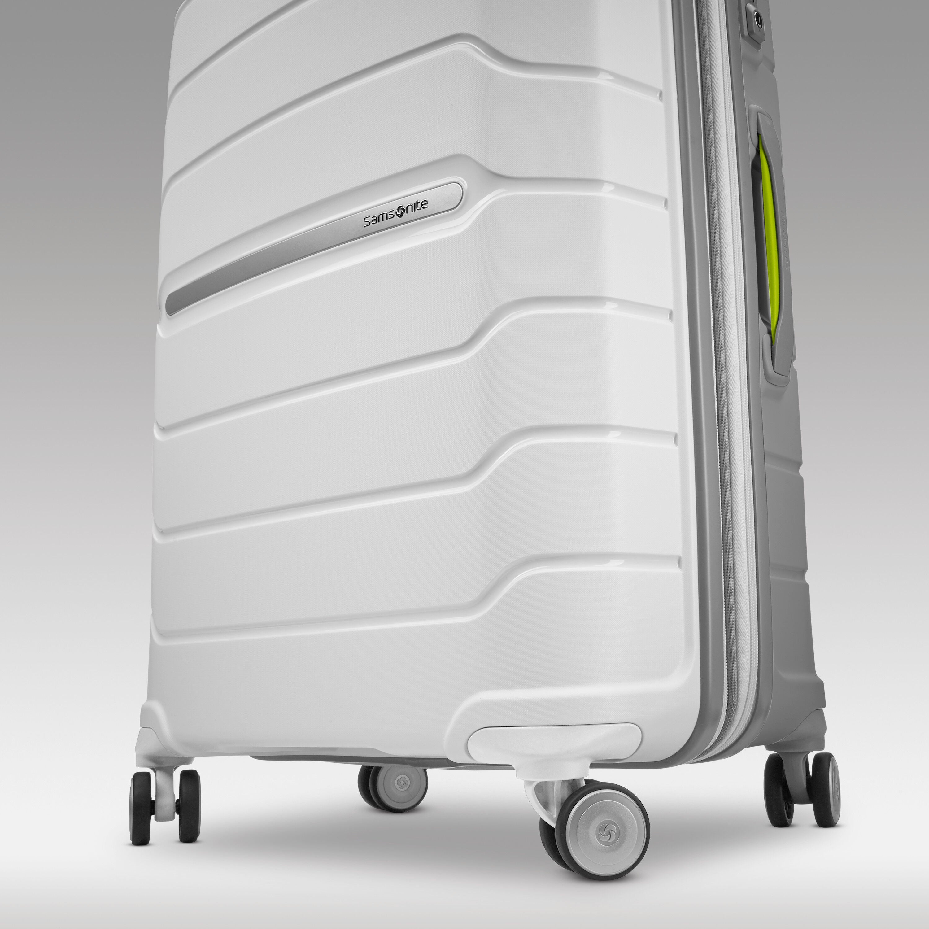 SAMSONITE FREEFORM CARRY-ON SPINNER