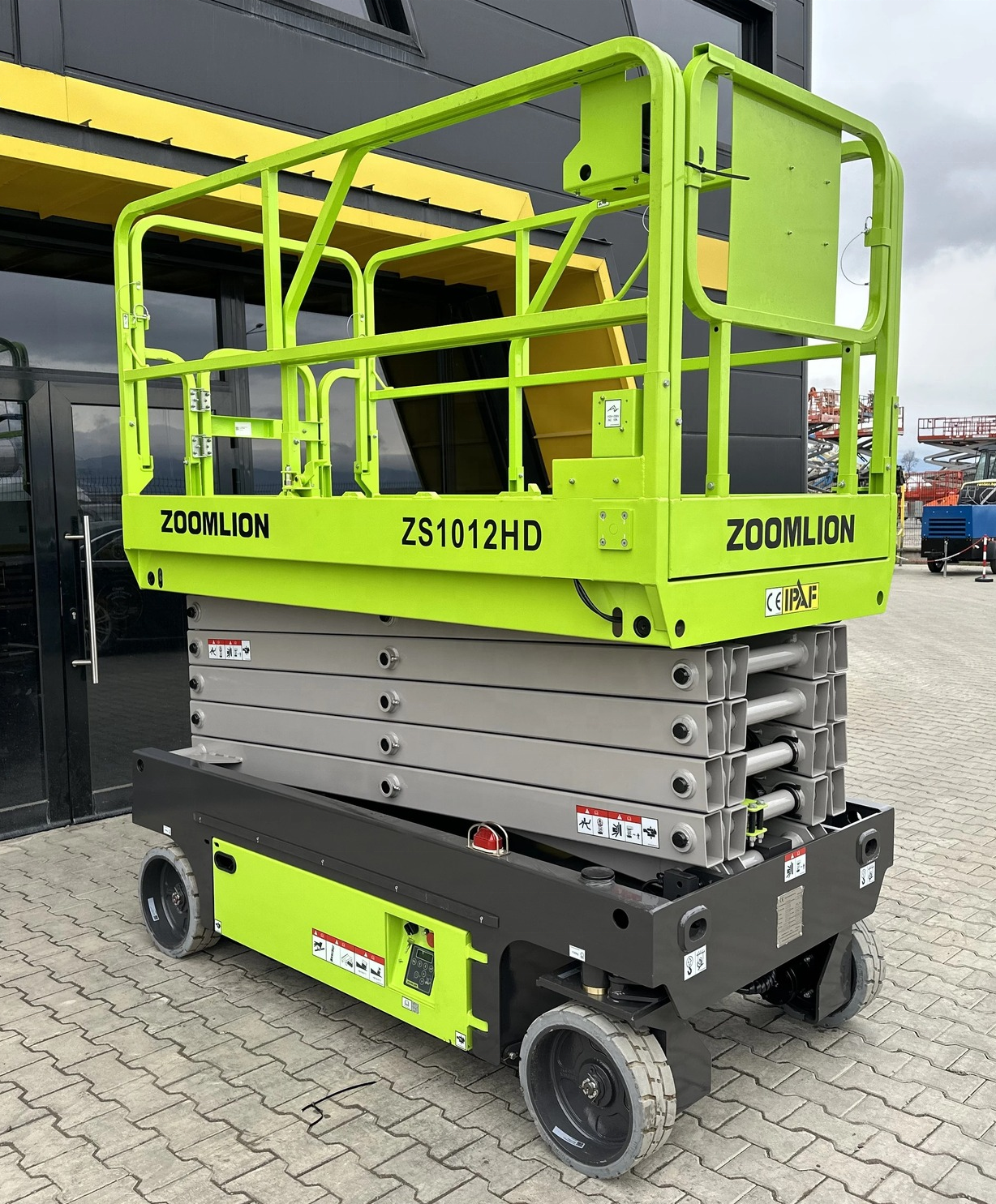 Zoomlion ZS1012HD-Li Scissor Lift 11.8m Work Height with 350kg Platform Capacity