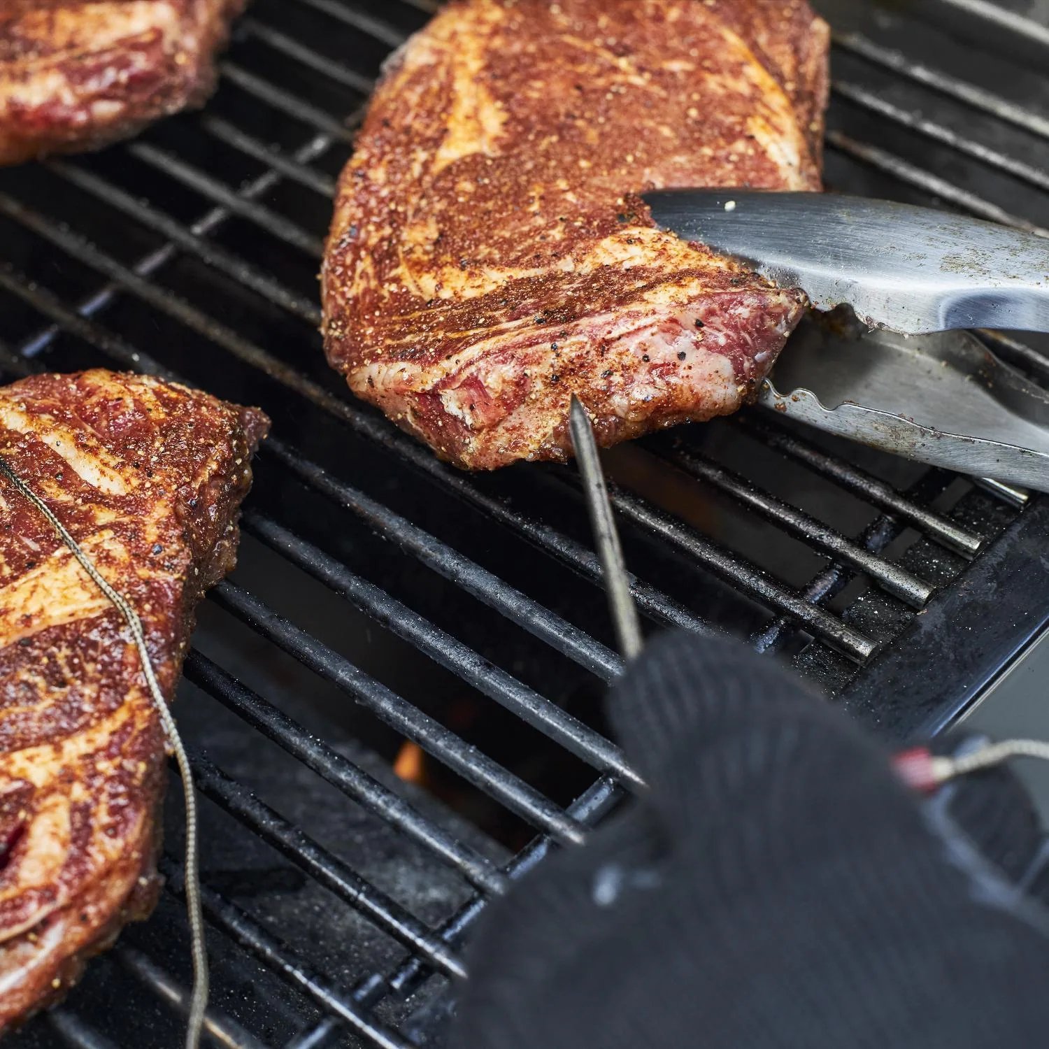 Weber SmokeFire EX4 Gen 2 24-Inch Wi-Fi Enabled Wood Fired Pellet Grill - 22510201