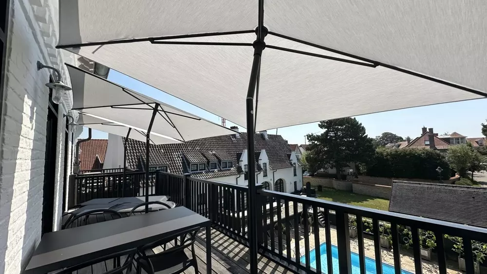Umbrosa Nata center post umbrella with tilt square 2.3m with beige canopy and black frame