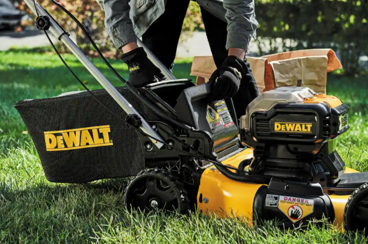 DEWALT 21.5 in. 20-Volt MAX Lithium-Ion Cordless Battery Walk Behind Self Propelled Mower