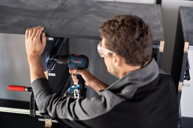 BOSCH COMBI-KIT 5 18V TOOLS: GSR 18V-55 + GWS 18V-10 + GKS 18V-57-2 + GSA 18V-LI + GST ​​18V-125 B + 3 4.0 AH BATTERIES + GAL 1880CV + BAG L (C) PROFESSIONAL