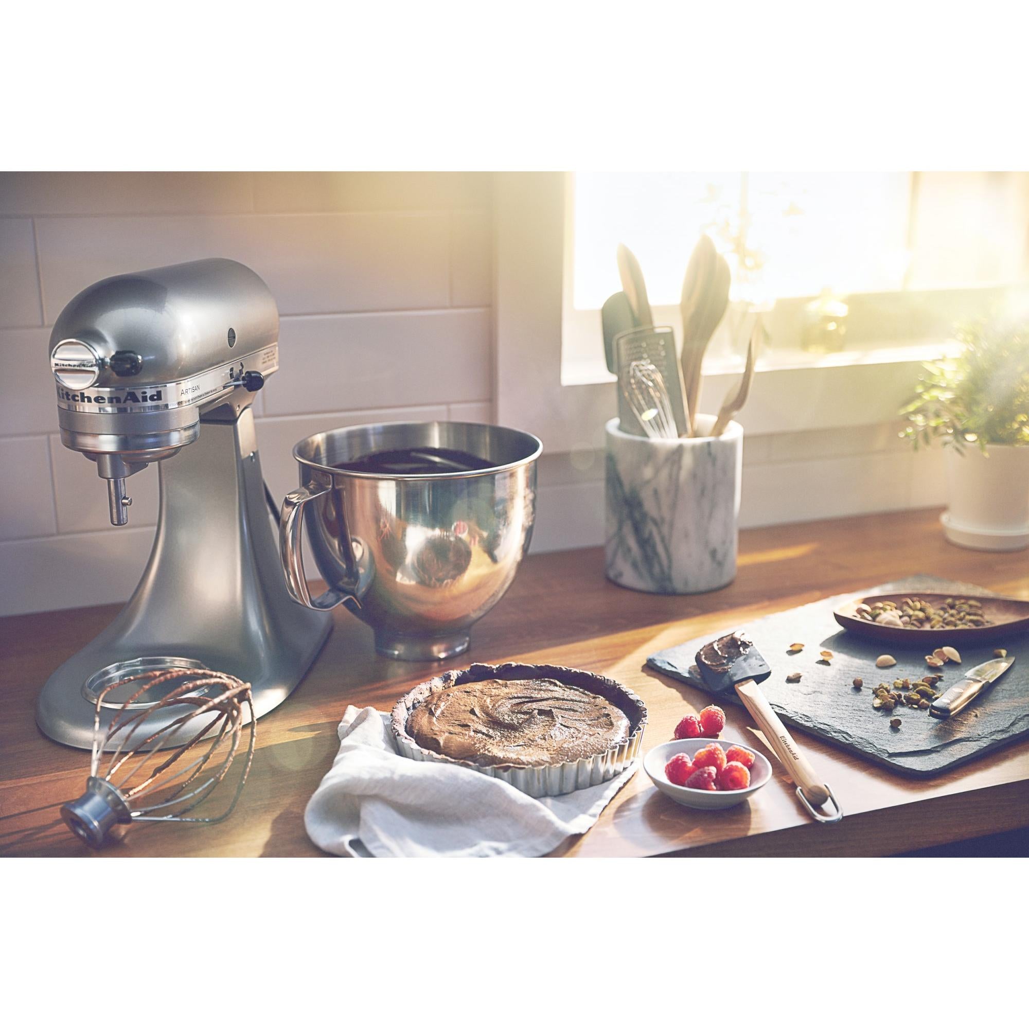 KitchenAid KSM150PSCU Artisan Series 5-Quart Tilt-Head Stand Mixer, Contour Silver