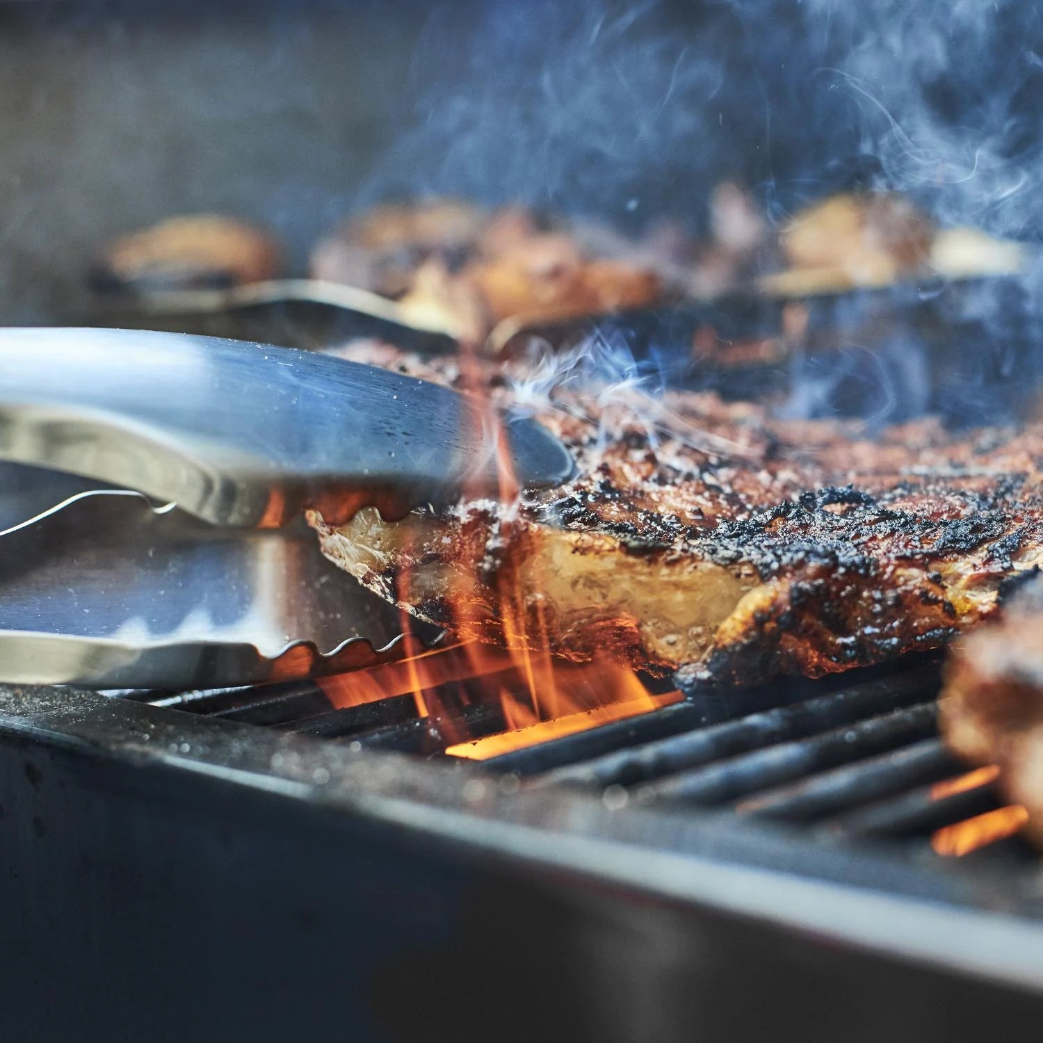 Weber SmokeFire EX4 Gen 2 24-Inch Wi-Fi Enabled Wood Fired Pellet Grill - 22510201