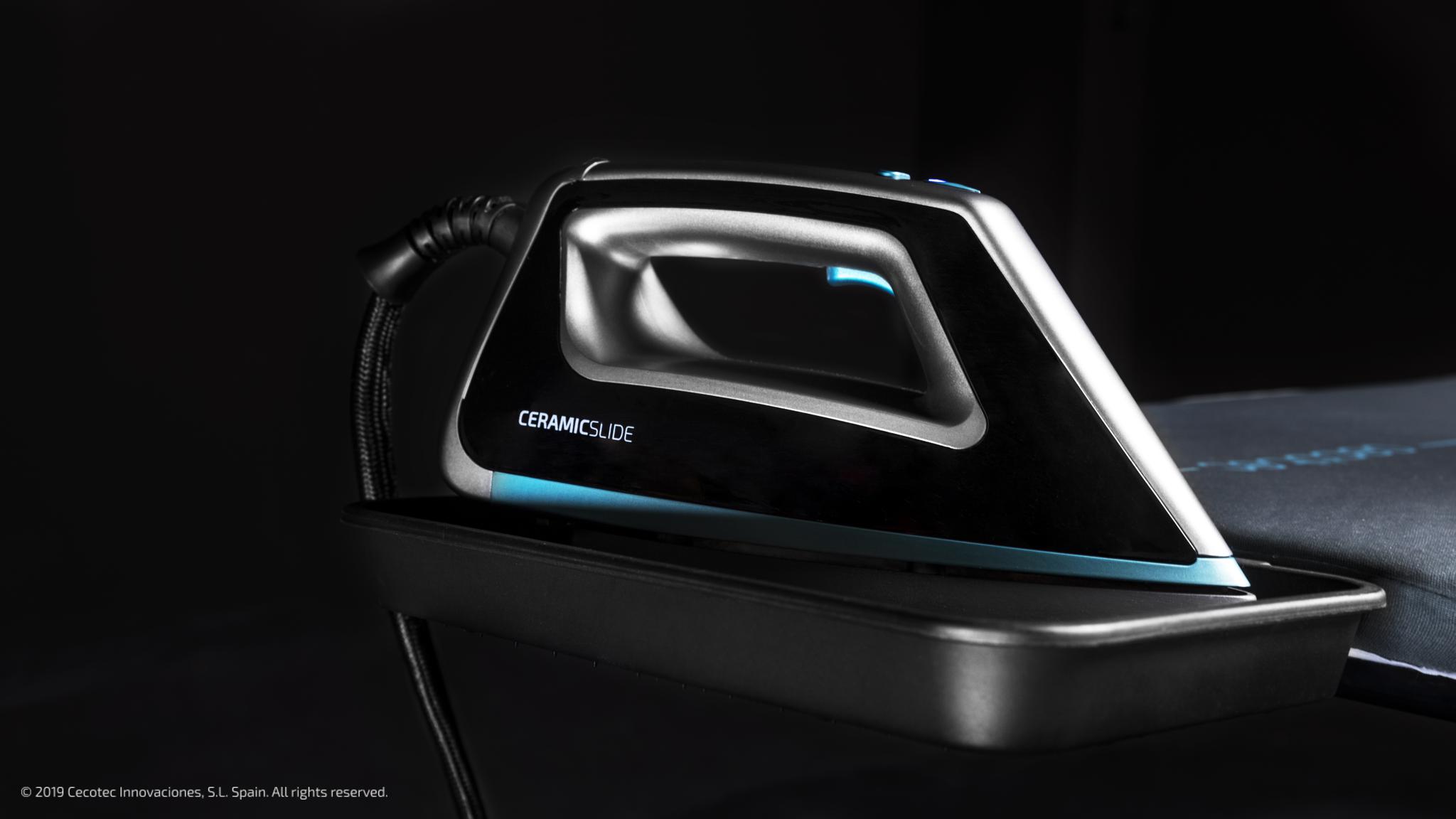 Centrale vapeur intelligente Total Iron 10100 Pro. Centrale vapeur intelligente, défroisseur et horizontal, aspiration et soufflerie, 5 programmes pour 5 tissus, 220 g/min et 5 bars