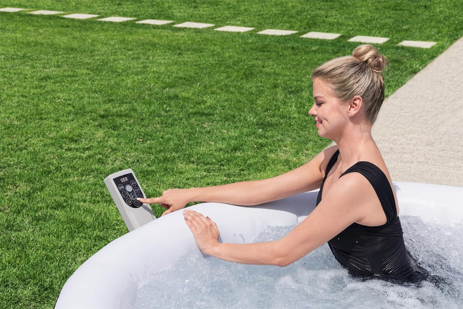 Bestway SaluSpa Barbuda UltraFit EnergySense Inflatable Hot Tub Spa (180.3 x 66 cm) | Portable Hot Tub with Energy Efficient Cover and Integrated Pump | For up to 4 People | Black