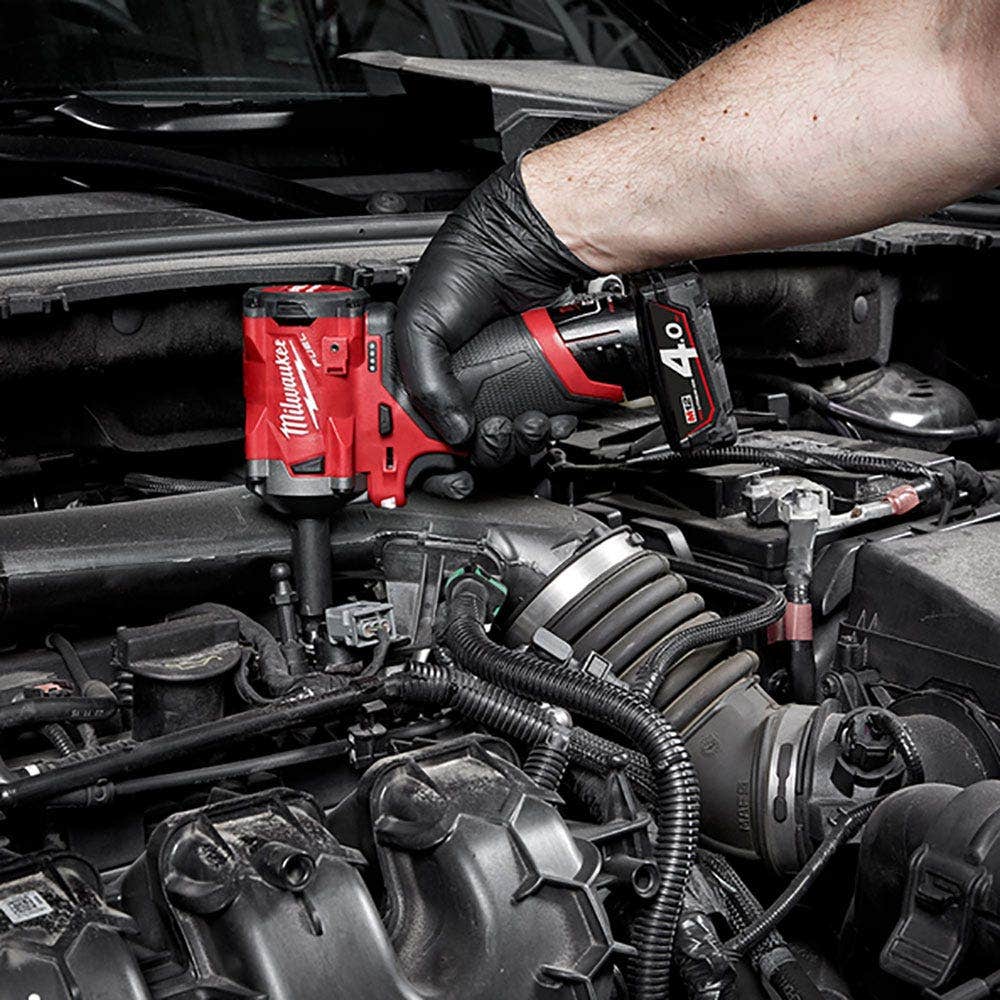 MILWAUKEE 12V FUEL™ 2 X 2.0AH 3/8" Stubby Impact Wrench Kit M12FIW38-202B