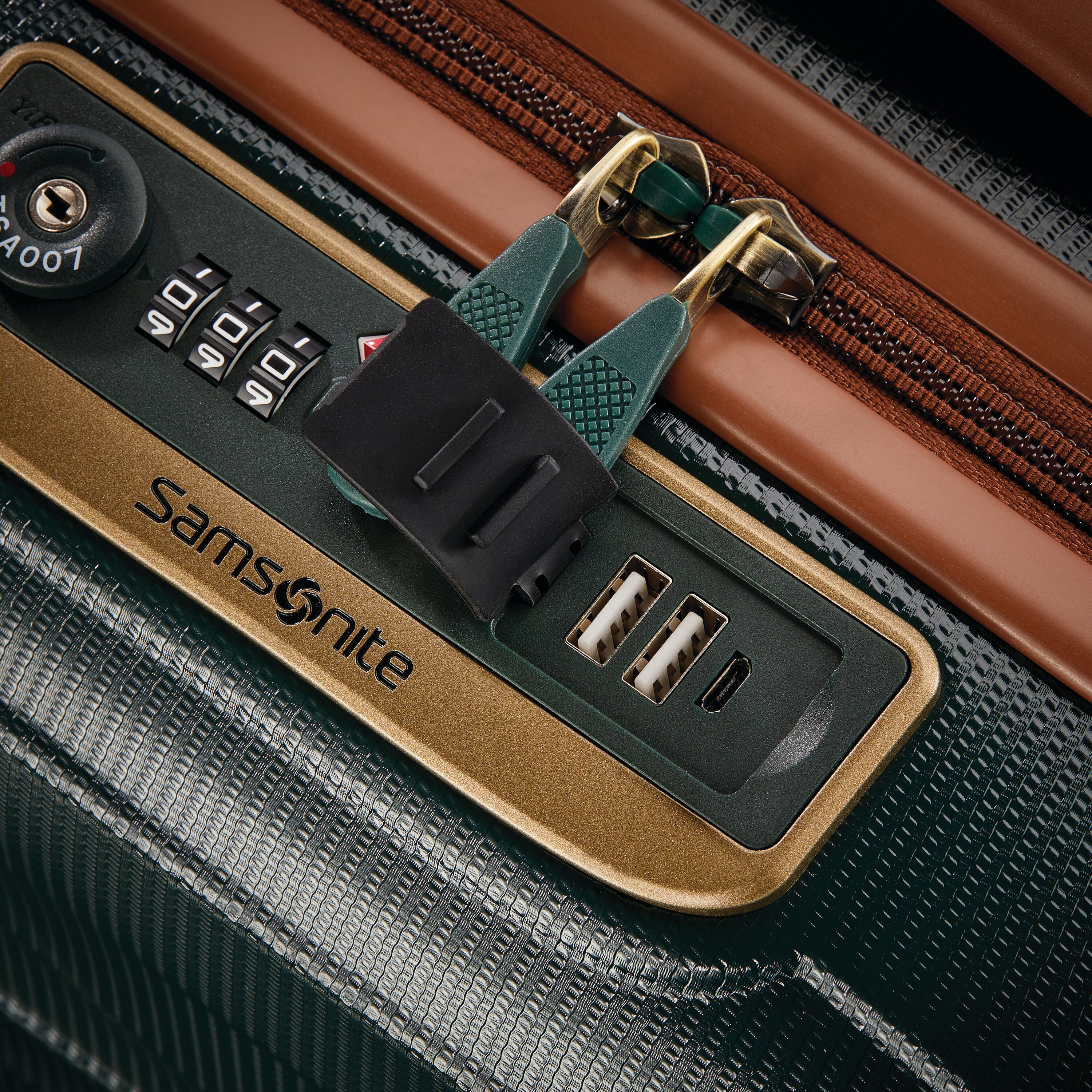 SAMSONITE STRYDE 111 22X14X9 CARRY-ON SPINNER