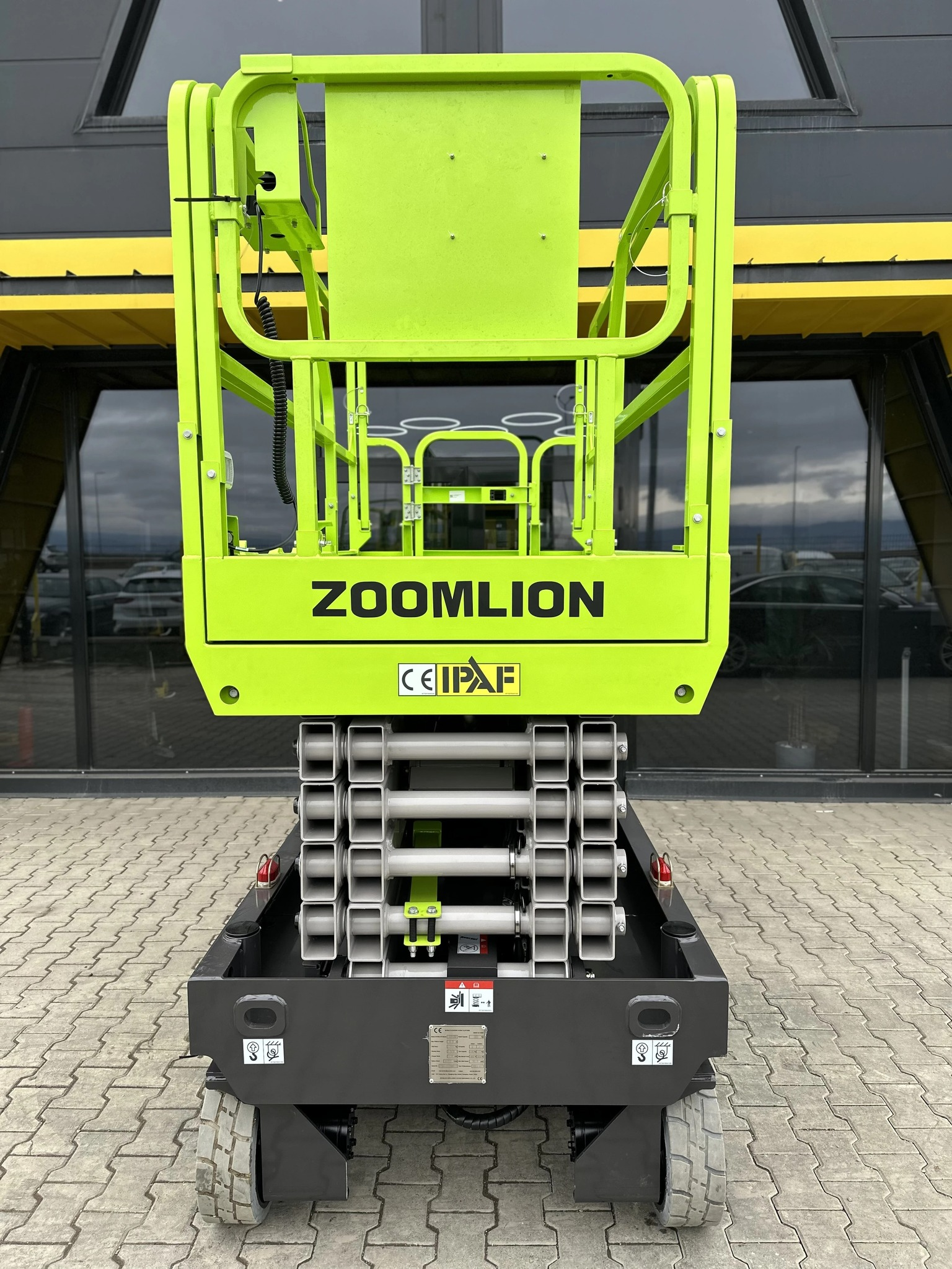 Zoomlion ZS1012HD-Li Scissor Lift 11.8m Work Height with 350kg Platform Capacity