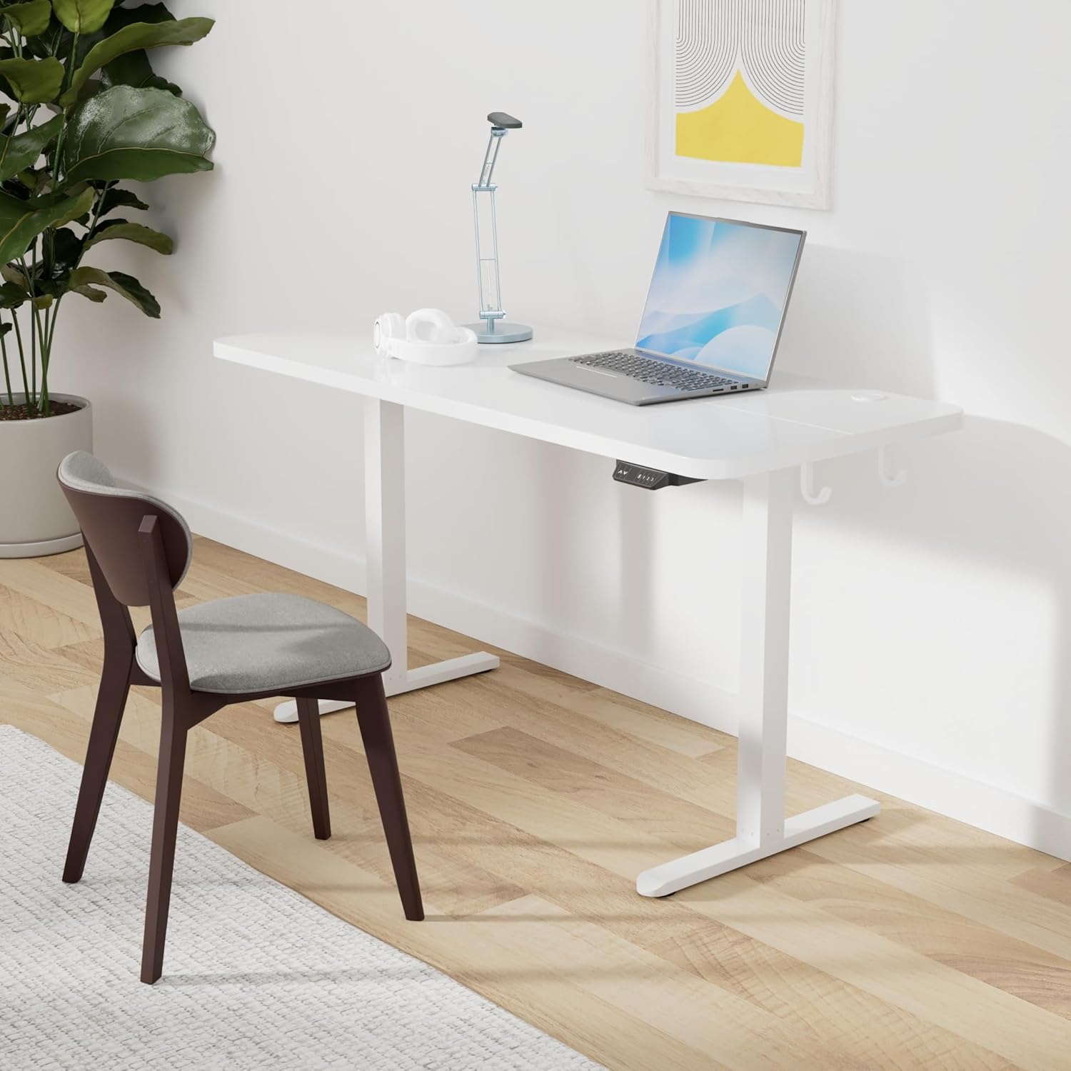 FEZIBO Bureau Assis Debout Électrique, 140 x 60 cmBureau Table Debout Réglable en Hauteur Acier T Pieds avec Système Anti-Collision, Panneau Contrôle à Fonctions Mémoires, Planche Blanc