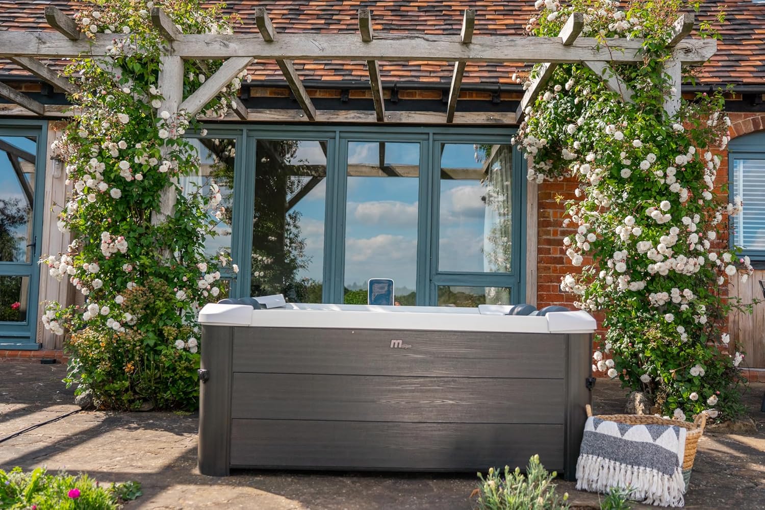 Oslo Mspa 6-Seater Rigid Spa Connected + Hydromassage Jets + LED