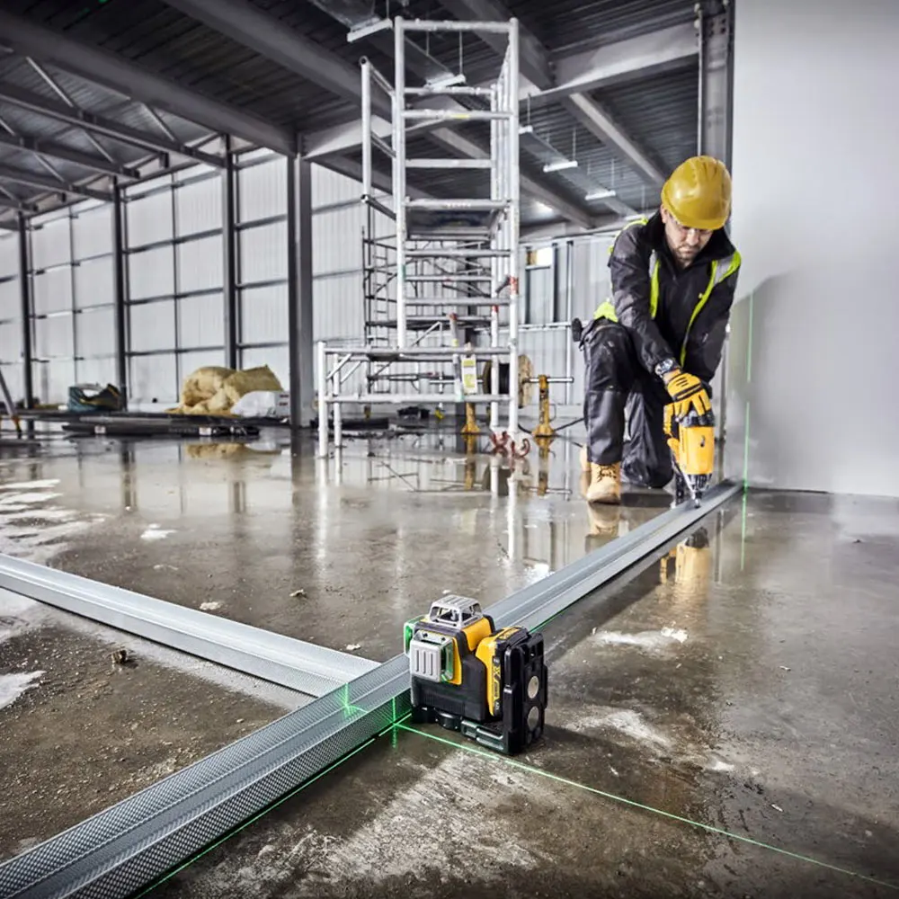 DEWALT 3 X 360° MULTI-LINE LASER LEVEL GREEN KIT DCE089D1G-XE