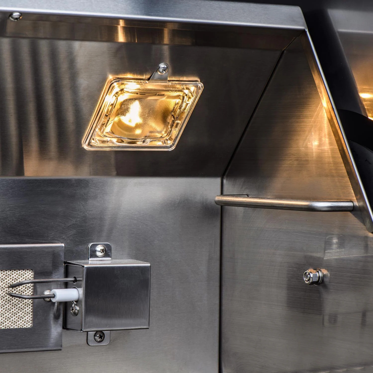 Blaze Professional LUX 44-Inch 4-Burner Propane Gas Grill With Rear Infrared Burner - BLZ-4PRO-LP