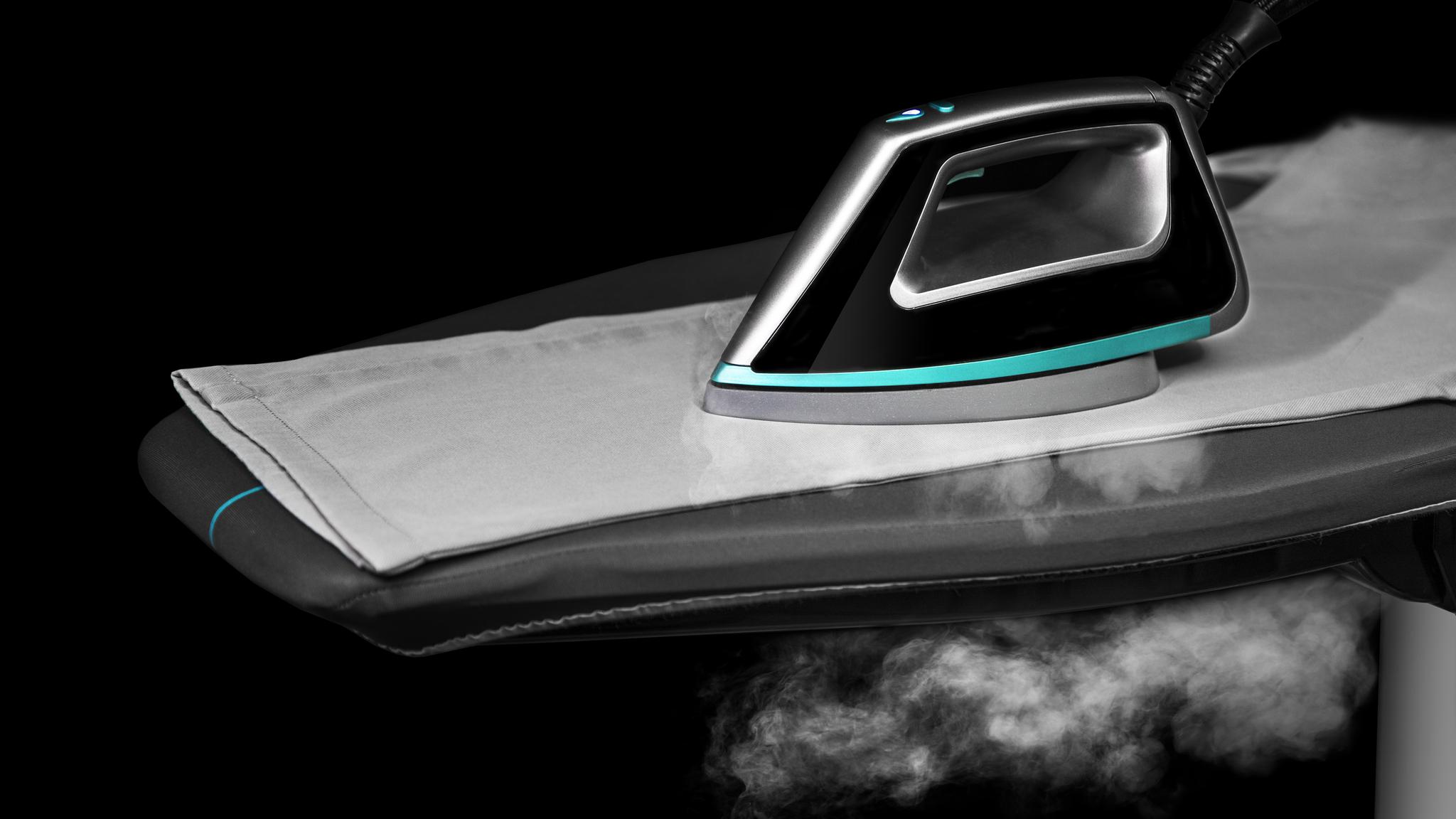 Centrale vapeur intelligente Total Iron 10100 Pro. Centrale vapeur intelligente, défroisseur et horizontal, aspiration et soufflerie, 5 programmes pour 5 tissus, 220 g/min et 5 bars