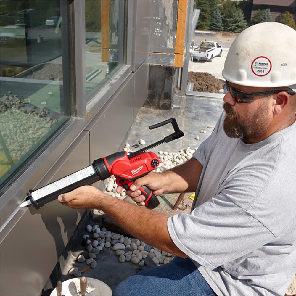 MILWAUKEE 12V 2.0Ah 310mL Caulking Gun Kit M12PCG310-201B