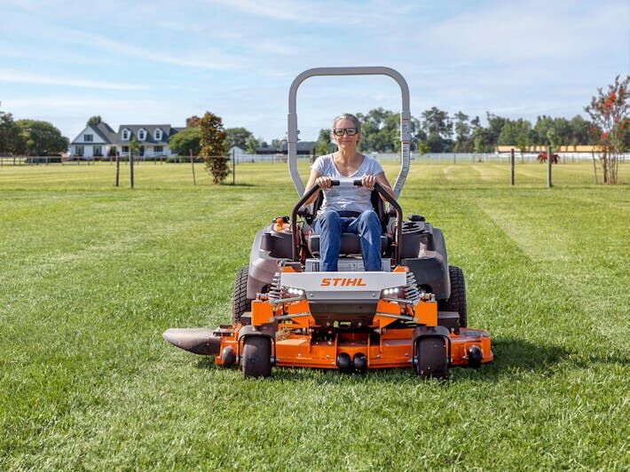 The STIHL RZ 560 is a zero-turn mower with a 60” mowing deck and 27 hp Briggs & Stratton® engine.