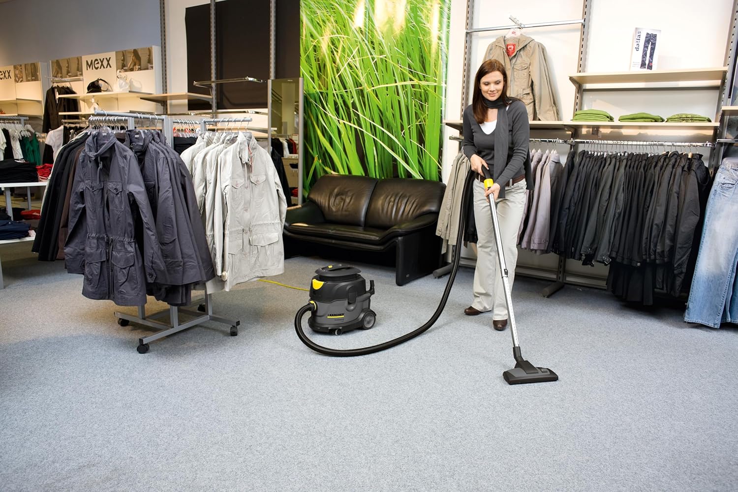 Kärcher Trockensauger T 15/1, Professional, anthrazit, 700 W, 15 Liter Behälter, Kabellänge 15 m