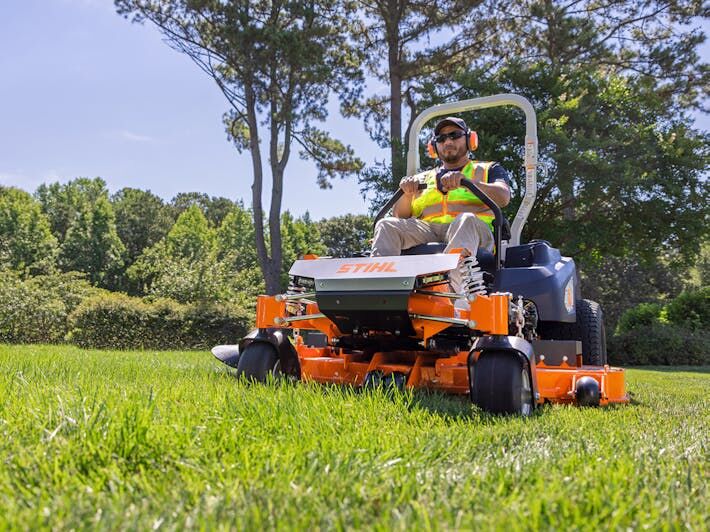 The STIHL RZ 560 is a zero-turn mower with a 60” mowing deck and 27 hp Briggs & Stratton® engine.