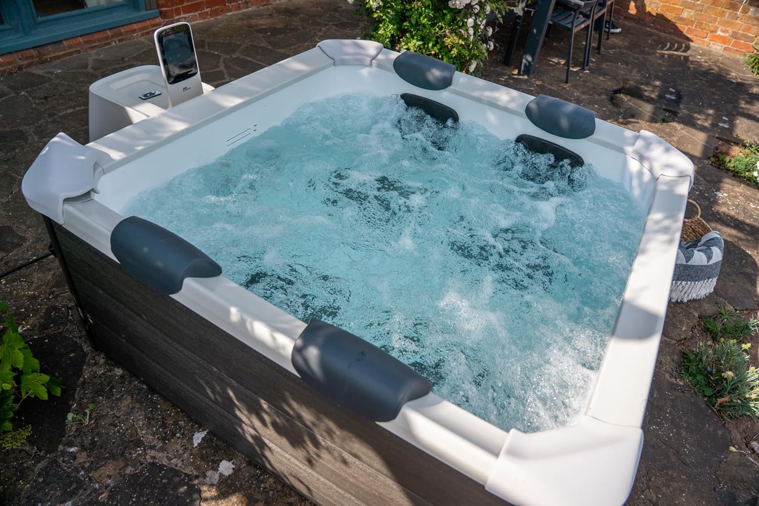 Oslo Mspa 6-Seater Rigid Spa Connected + Hydromassage Jets + LED