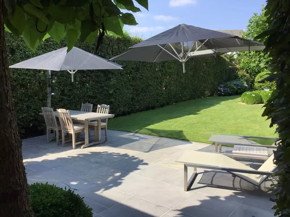 Umbrosa Paraflex Wall mounted umbrella round 2.7 m with army green canopy and neo arm 2 m Back to overview