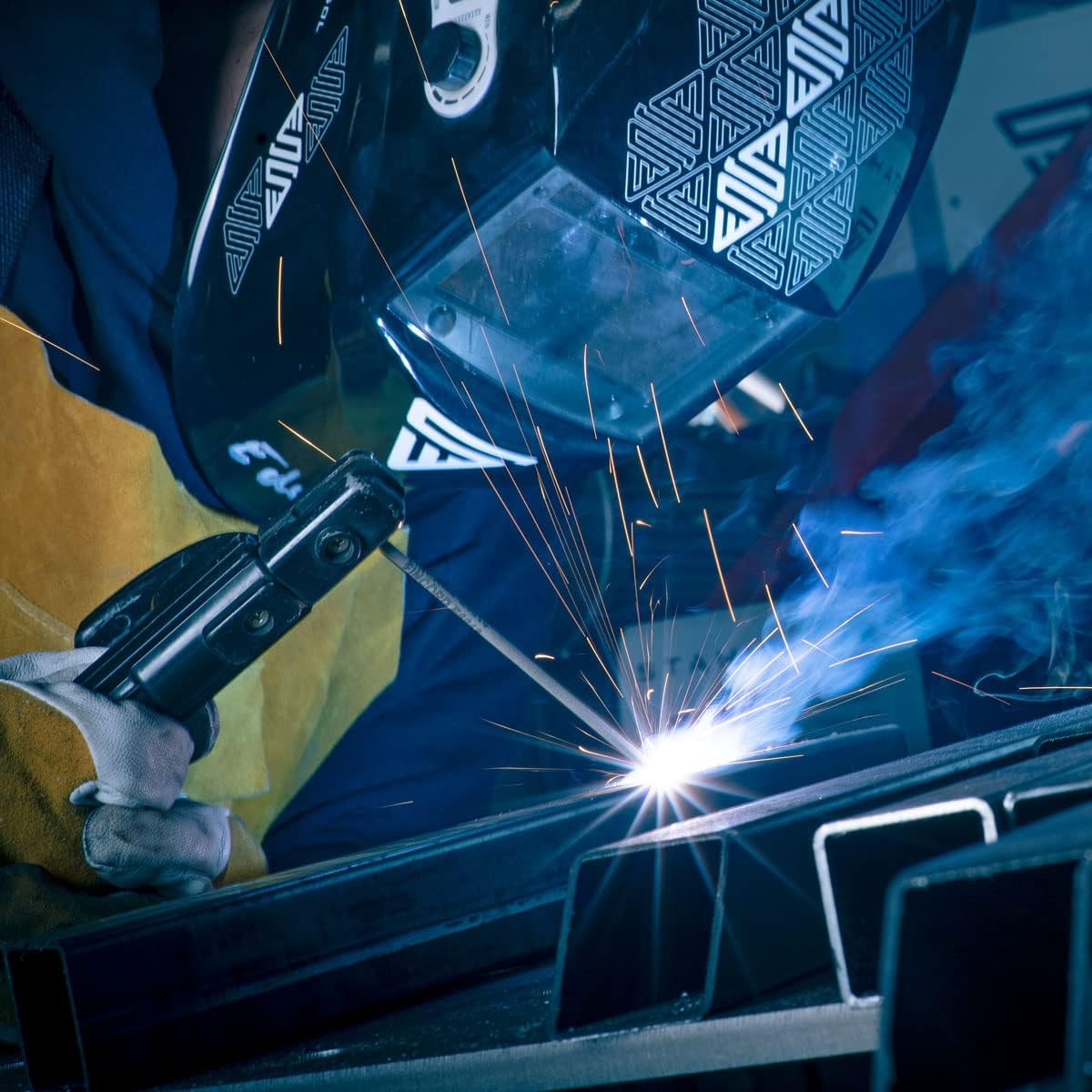 STAHLWERK welding machine 2 in 1 combo fully equipped AC/DC TIG 200 ST – TIG & MMA welding is possible up to 200 A, IGBT inverter, HF ignition, smart cooling, ideal for aluminum & steel