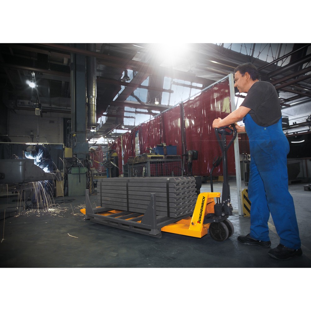 Jungheinrich AM 30 hand pallet truck with quick lift. 1.220 mm fork length. polyurethane. tandem rollers