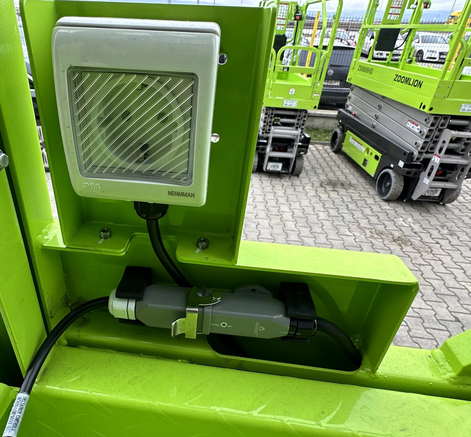 Zoomlion ZS1012HD-Li Scissor Lift 11.8m Work Height with 350kg Platform Capacity