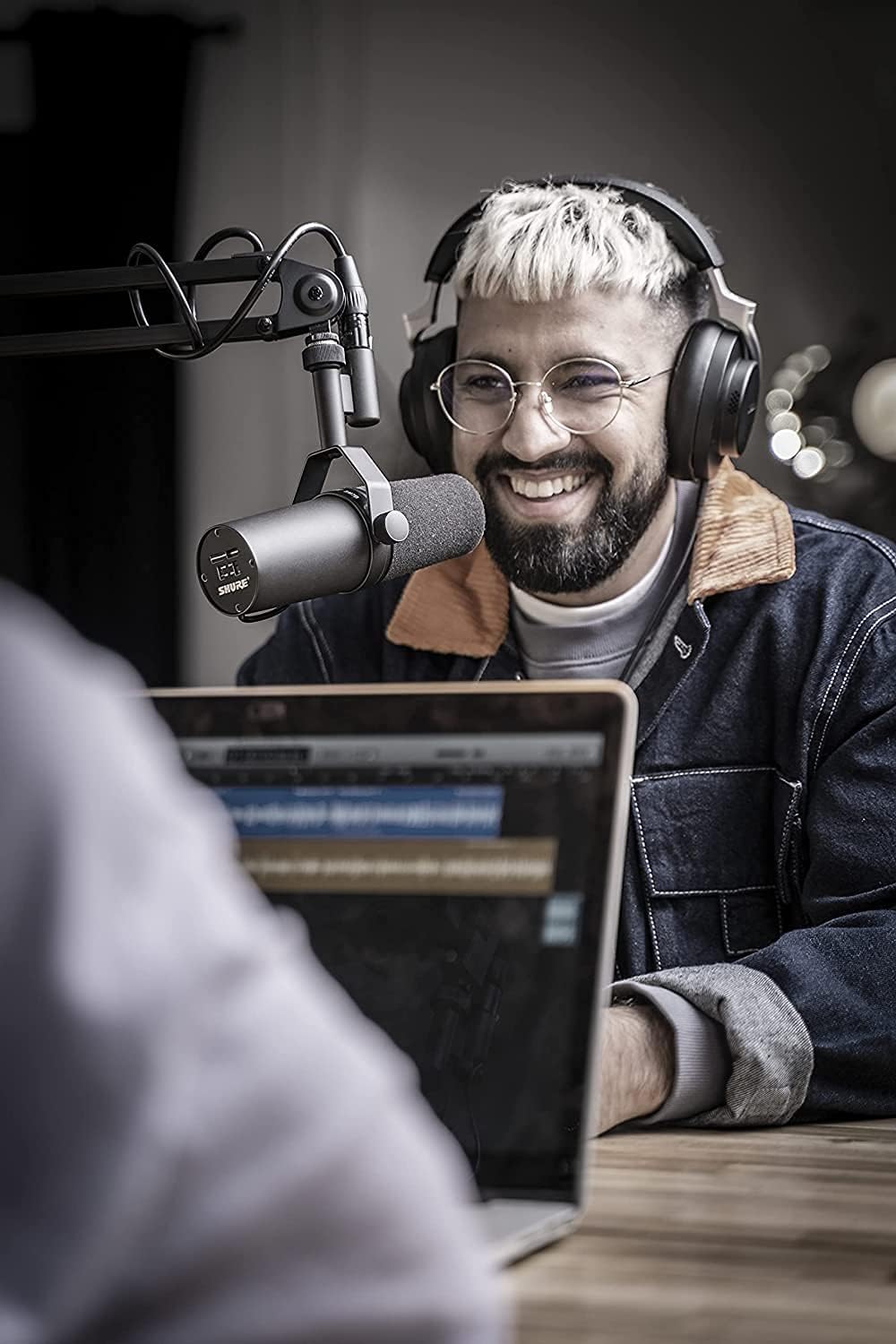 Shure SM7B Microphone Dynamique Cardioïde, Son Doux et Chaleureux pour Le Broadcast, Le Podcast ou L’Enregistrement