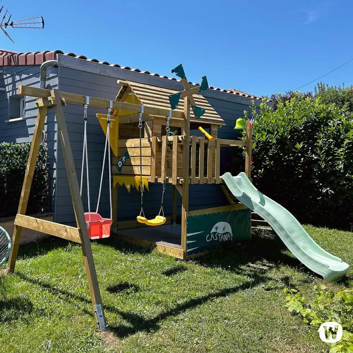 Augmented RealityShow in the garden                                                                         Tower playhouse Wickey Smart Expedition