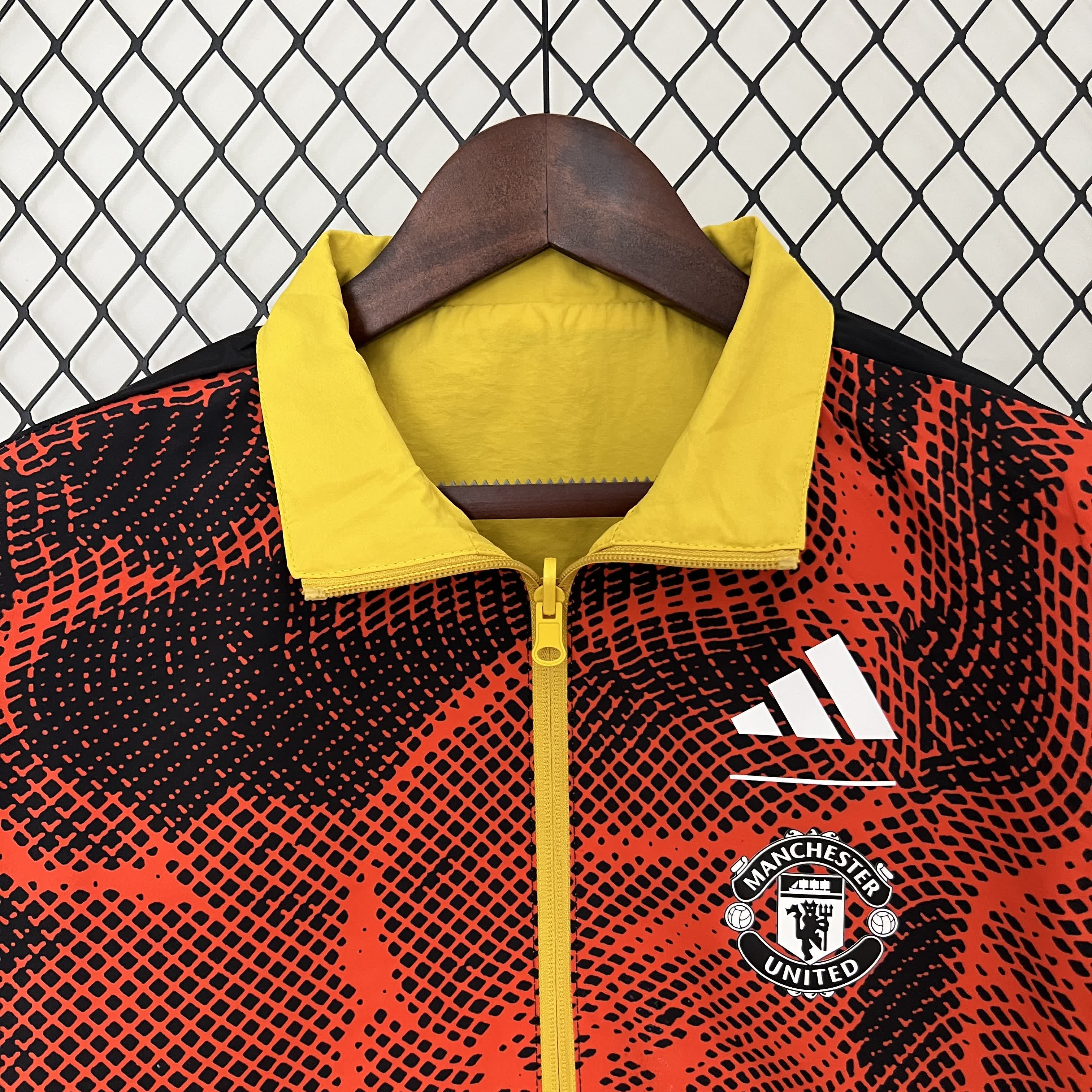 24/25 Manchester United Reversible Windbreaker Soccer Jersey