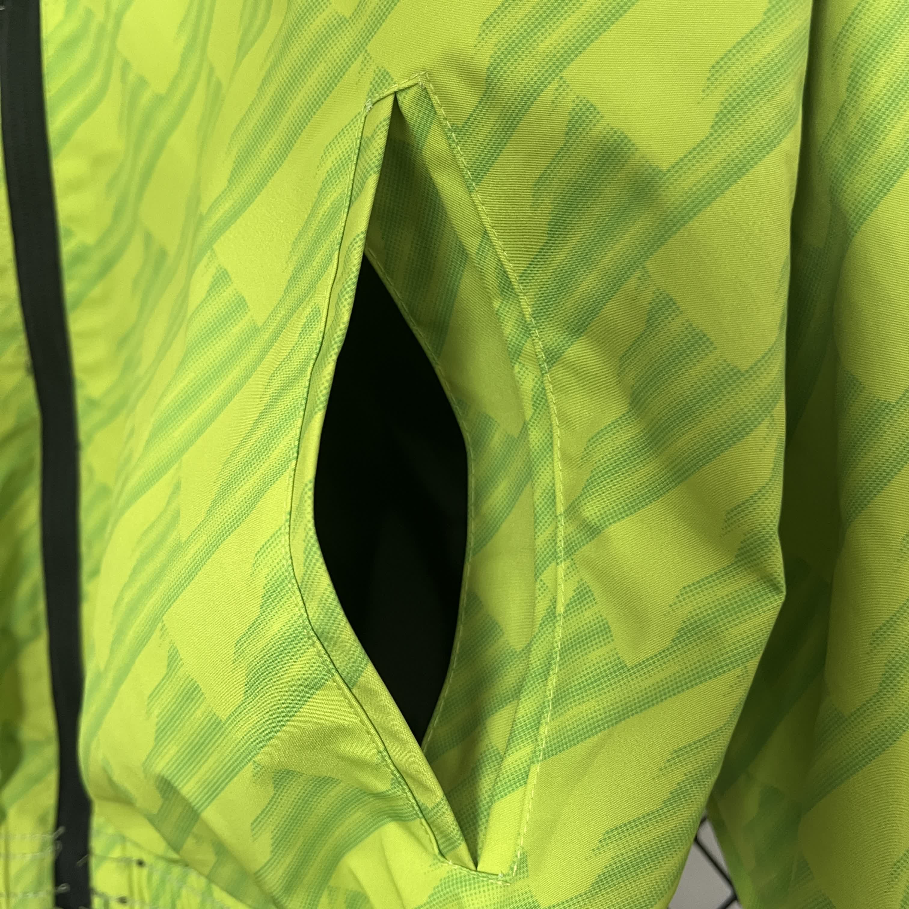 24/25 Manchester United Reversible Windbreaker Soccer Jersey