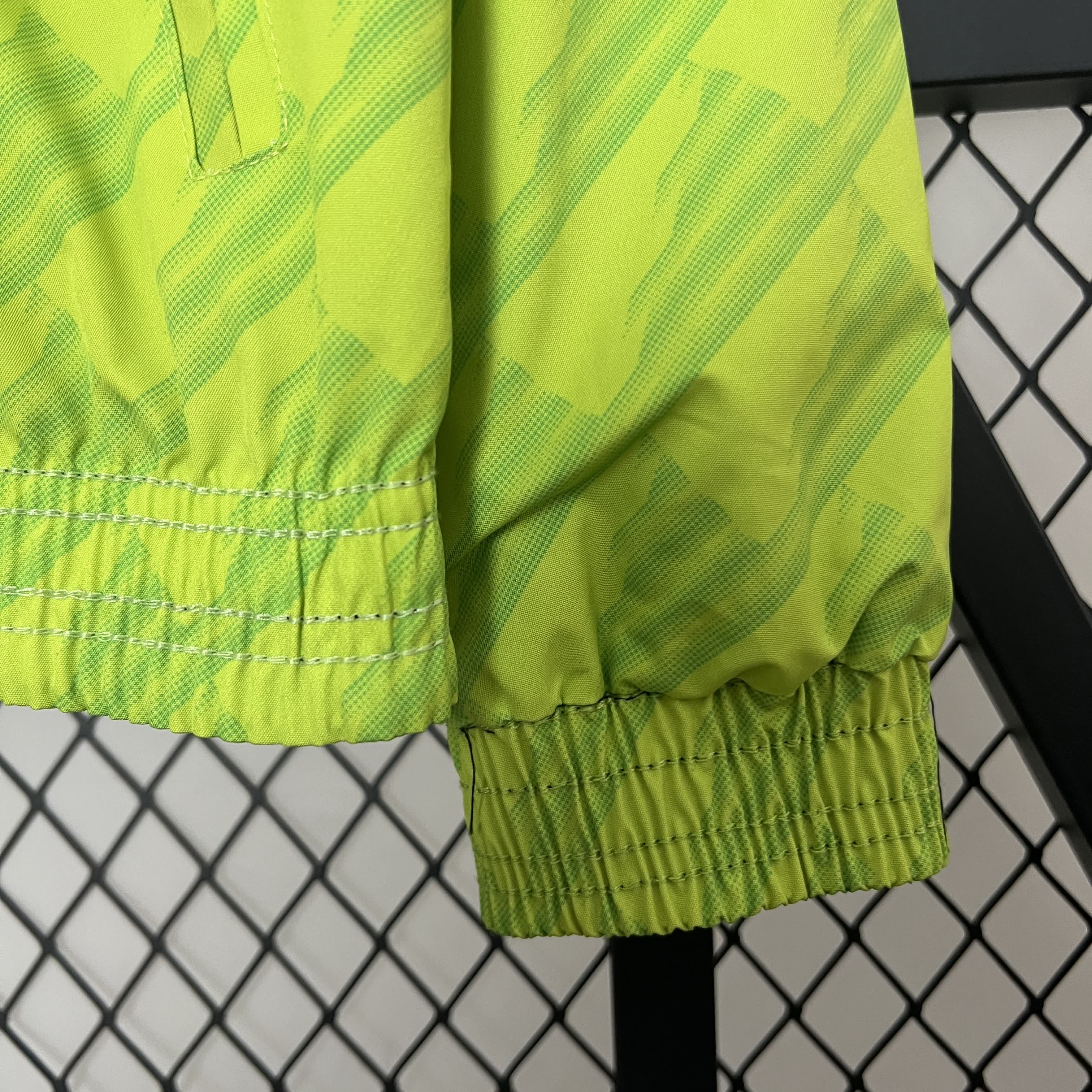 24/25 Manchester United Reversible Windbreaker Soccer Jersey