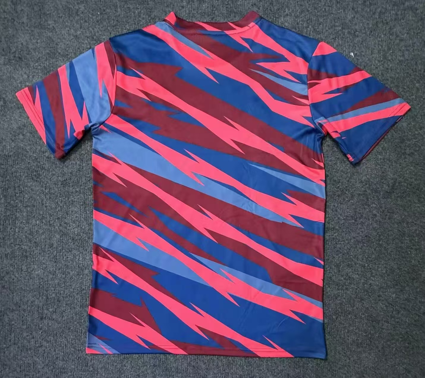 24/25 Nottingham Forest pre-match football jersey