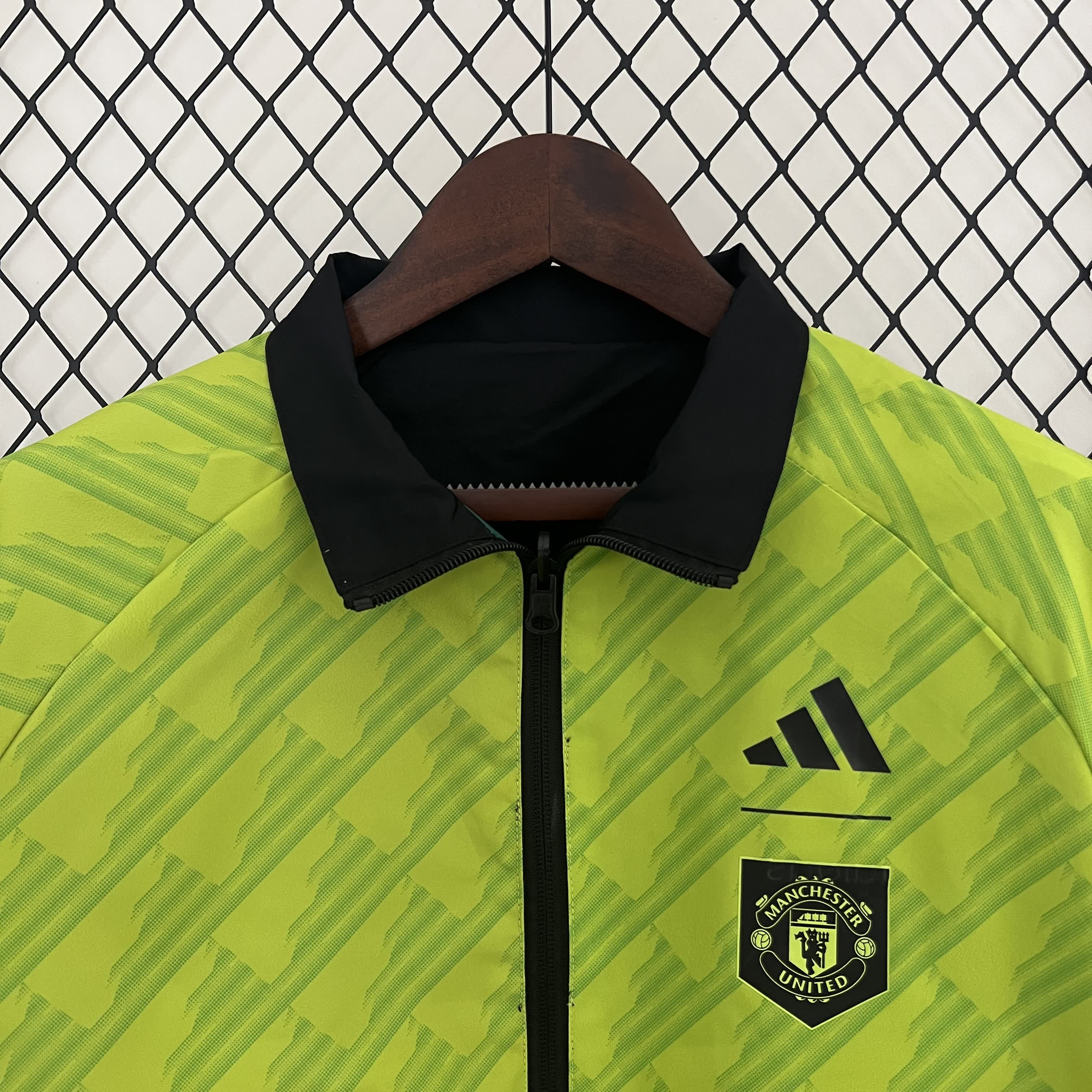 24/25 Manchester United Reversible Windbreaker Soccer Jersey