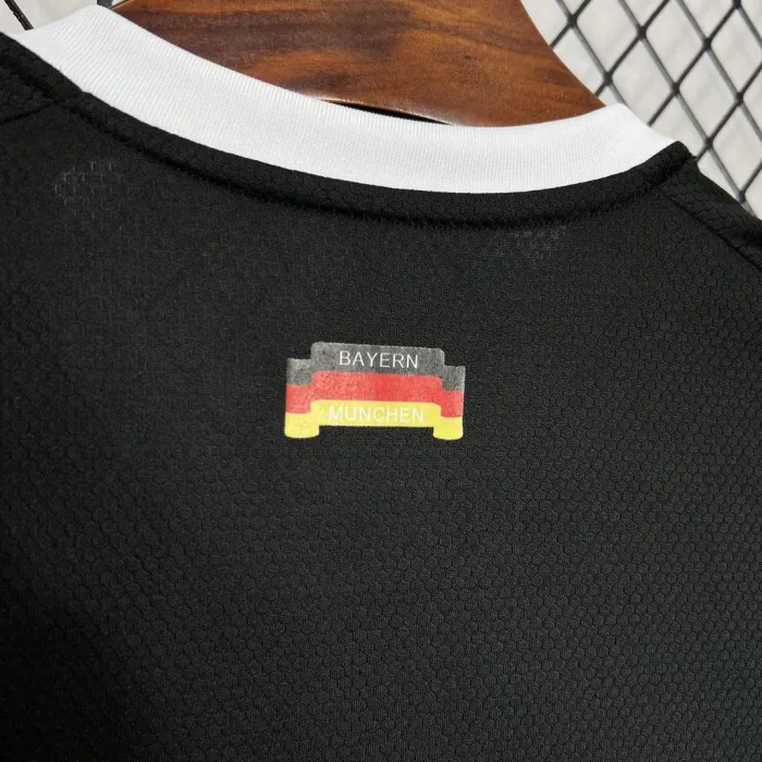 24/25 Bayern Munich Black Goalkeeper Jersey 1:1 Thai Qualitys