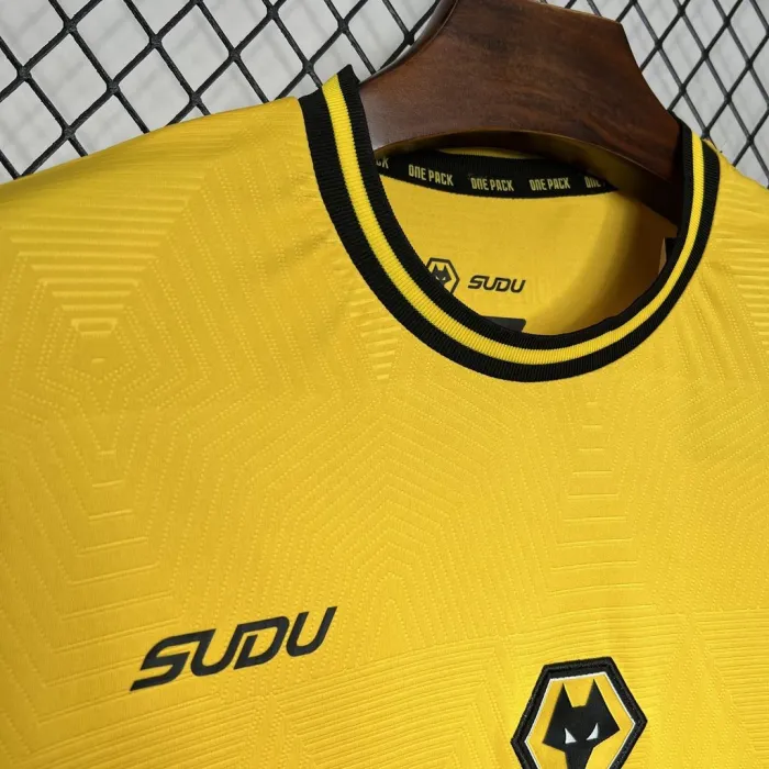 2024/2025 Wolverhampton Wanderers Home Football Shirt 1:1 Thai Quality