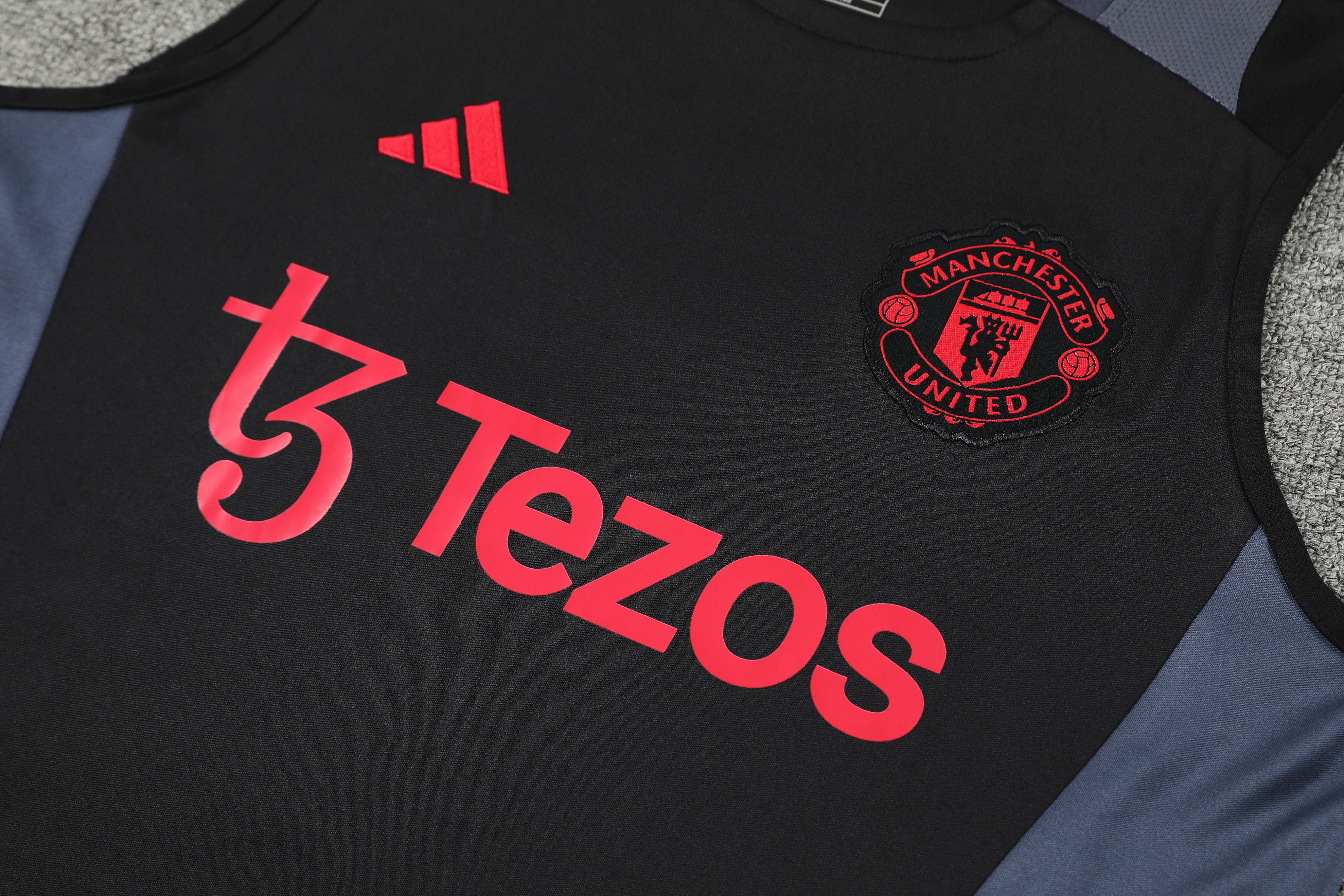 24/25 Man Utd training tank top 1:1 Thai quality