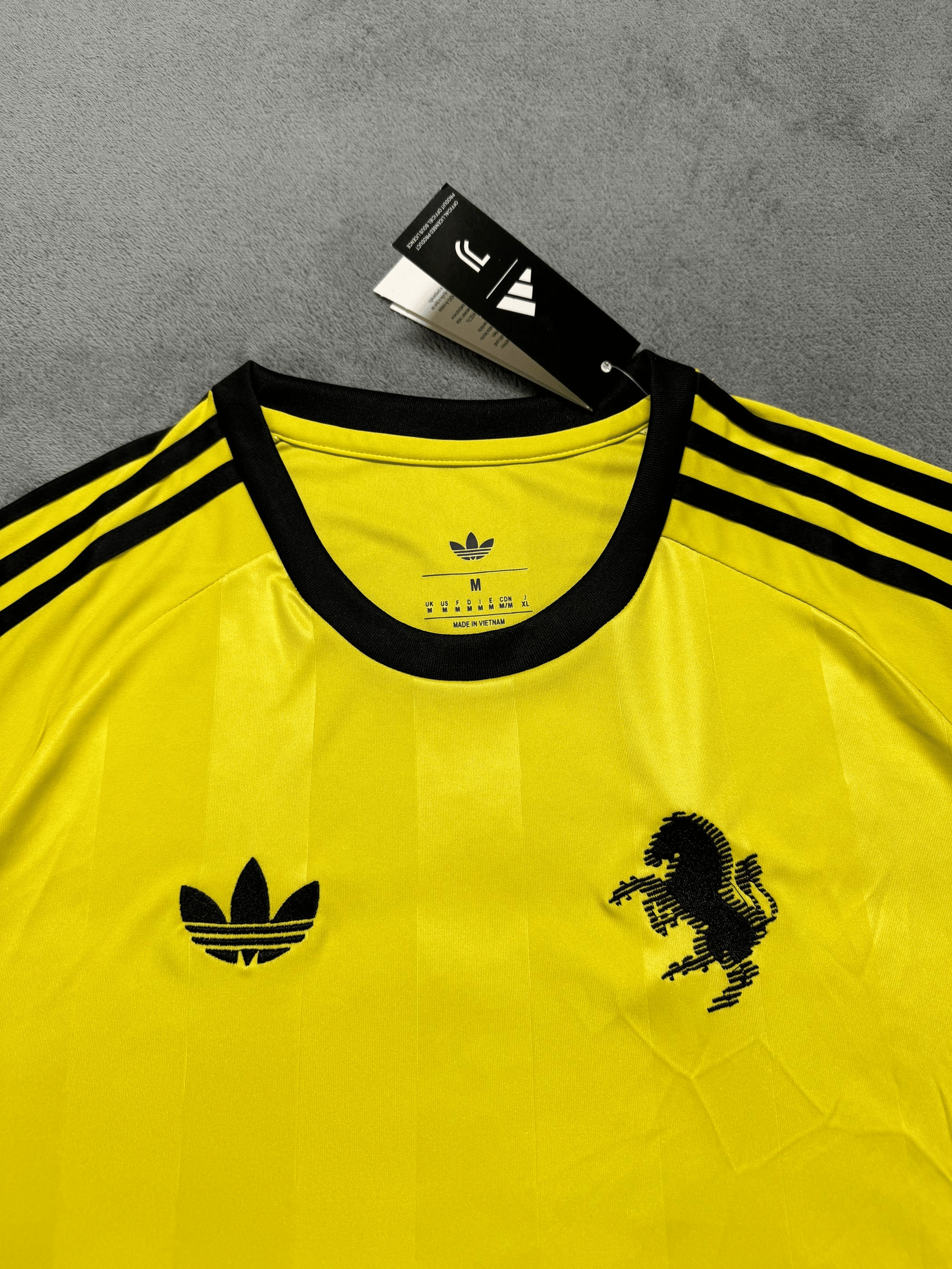 25/26 Juventus goalkeeper yellow jersey 1:1 Thai Quality