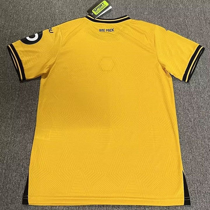 2024/2025 Wolverhampton Wanderers Home Football Shirt 1:1 Thai Quality