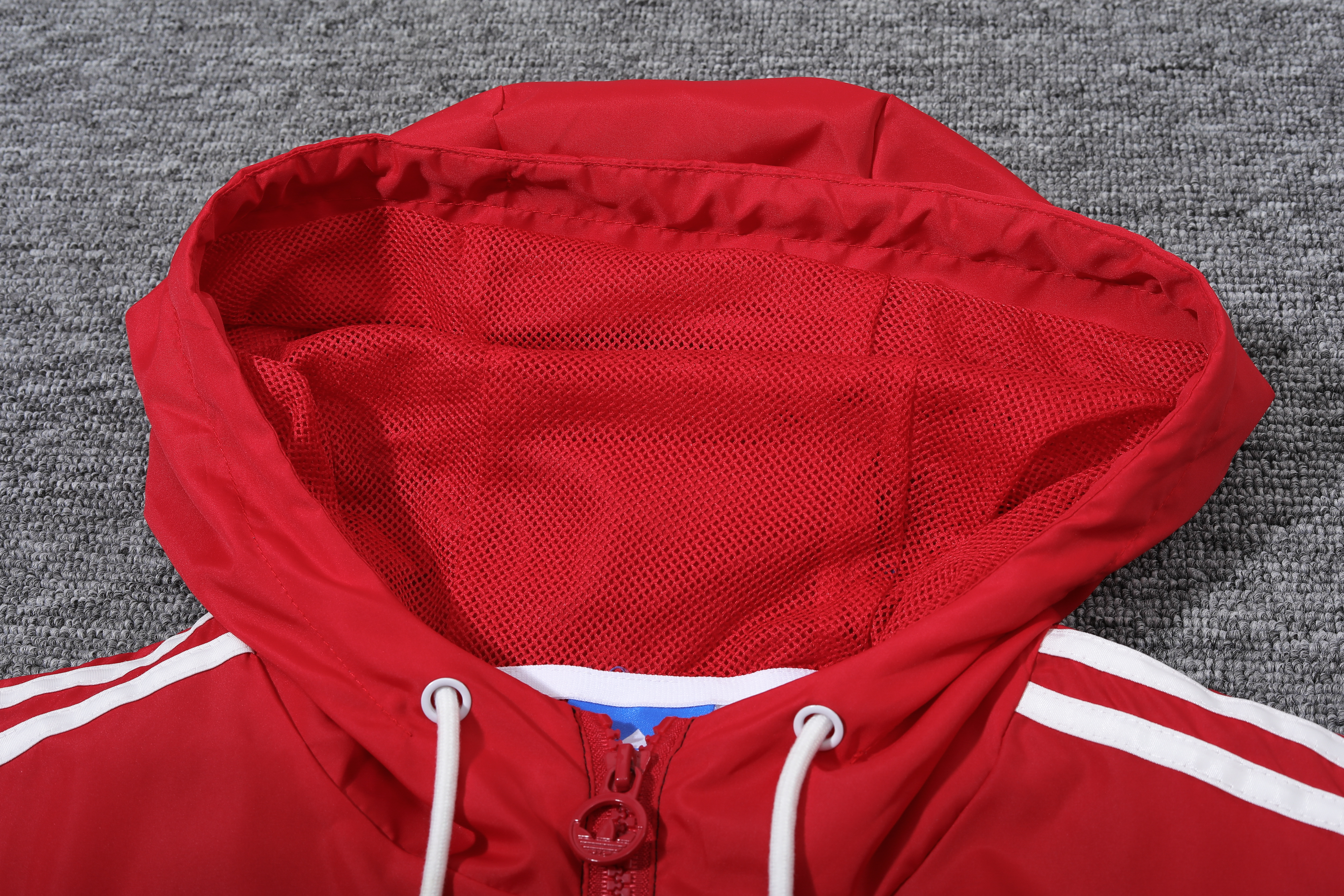 24/25 Manchester United Red and Black Jacket 1:1 Thai quality